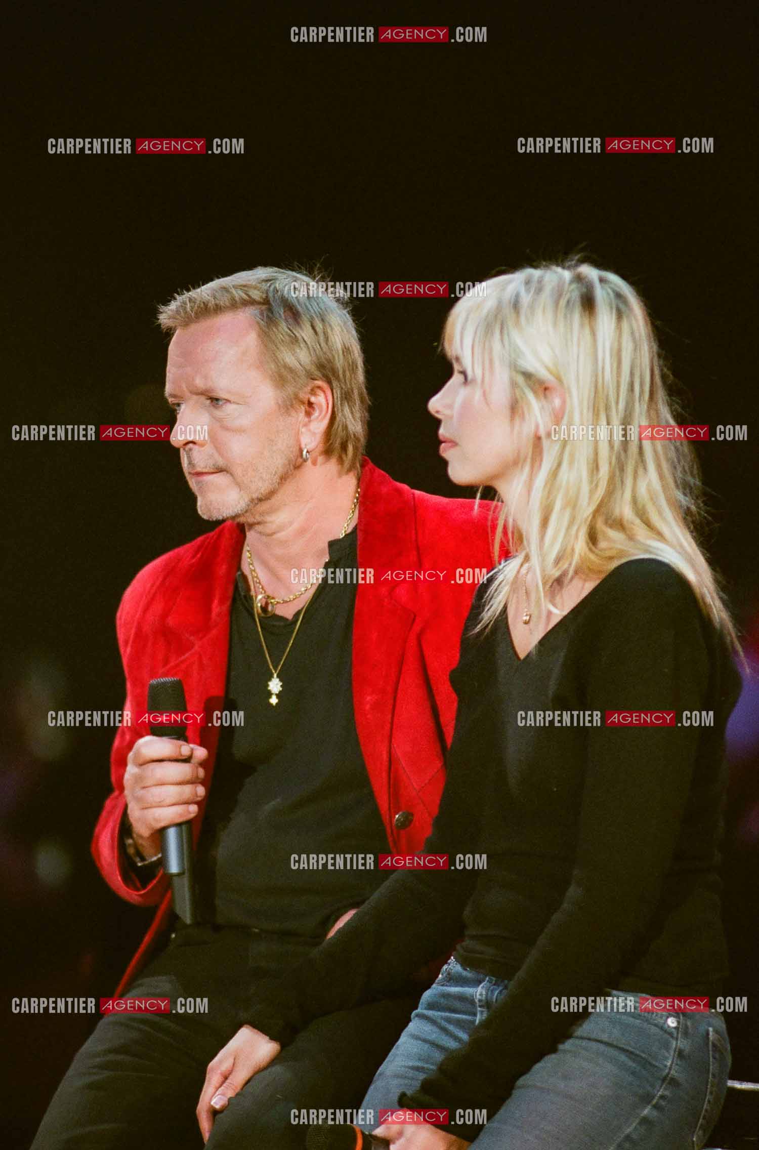 Le chanteur Renaud et sa femme Romane Serda invités pour l'anniversaire des 20 ans du Zénith de Paris.