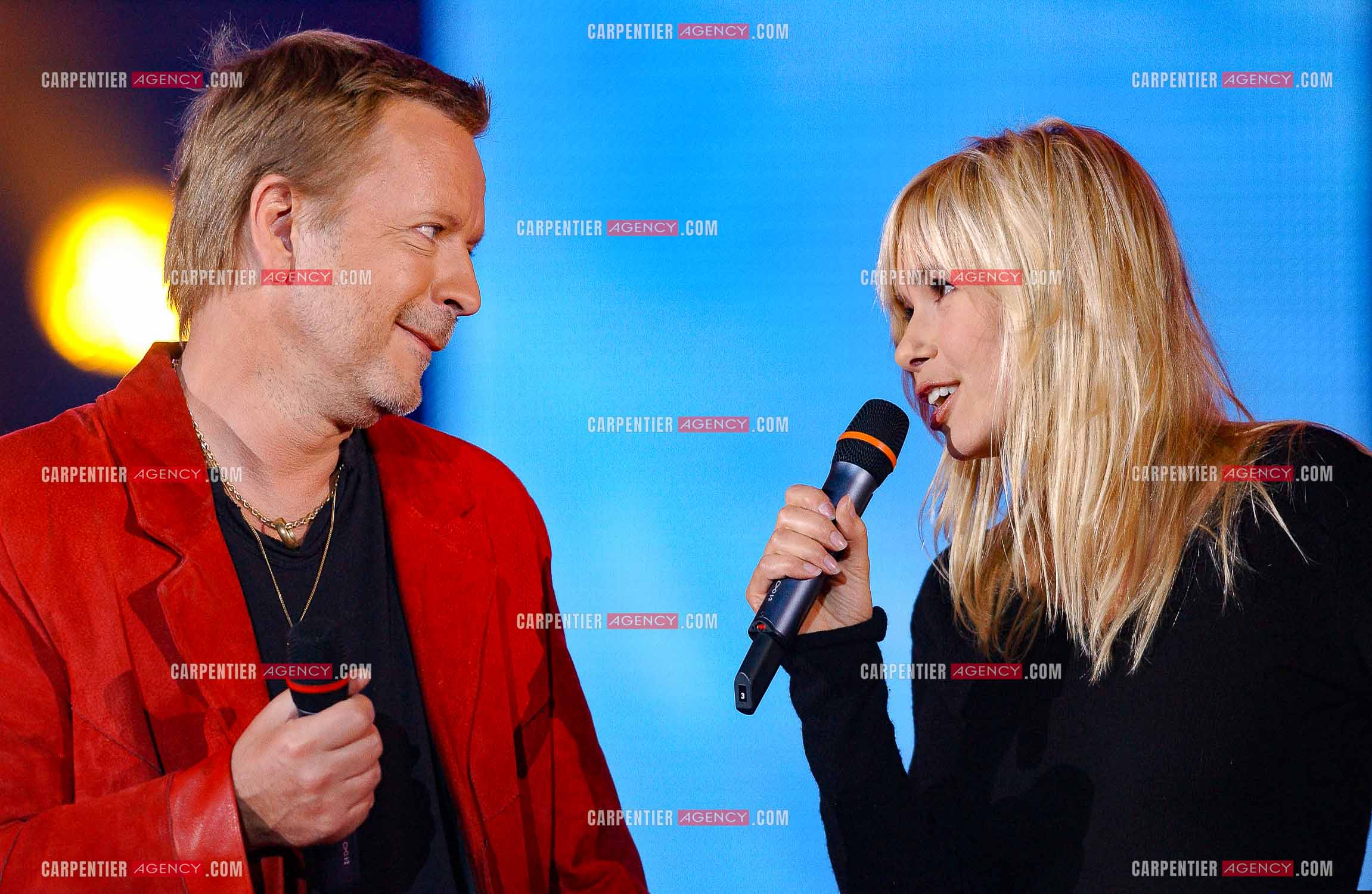Le chanteur Renaud et sa compagne Romane Serda en concert pour l'anniversaire des 20 ans du Zénith de Paris.
