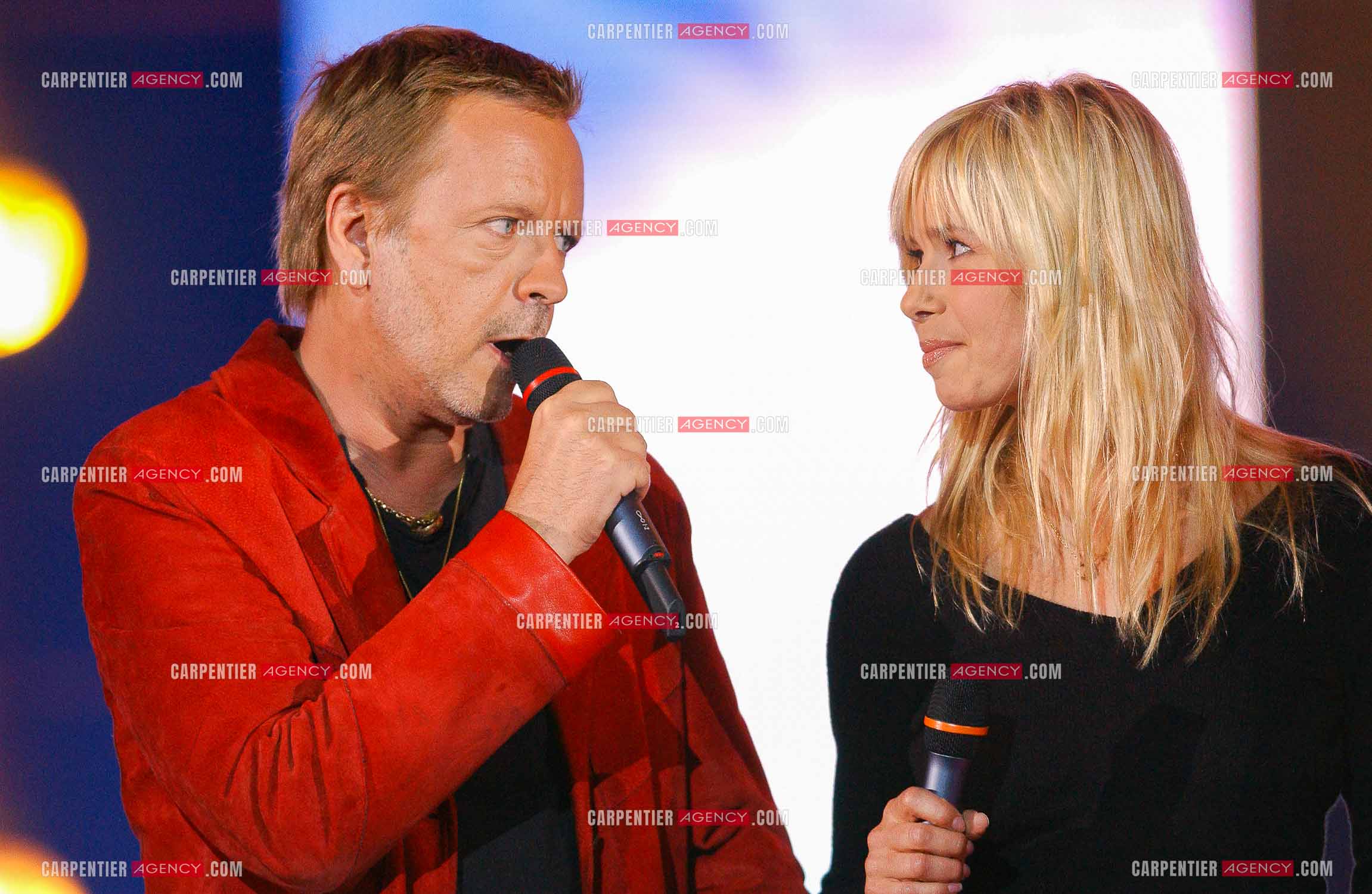 Le chanteur Renaud et sa compagne Romane Serda en concert pour l'anniversaire des 20 ans du Zénith de Paris.