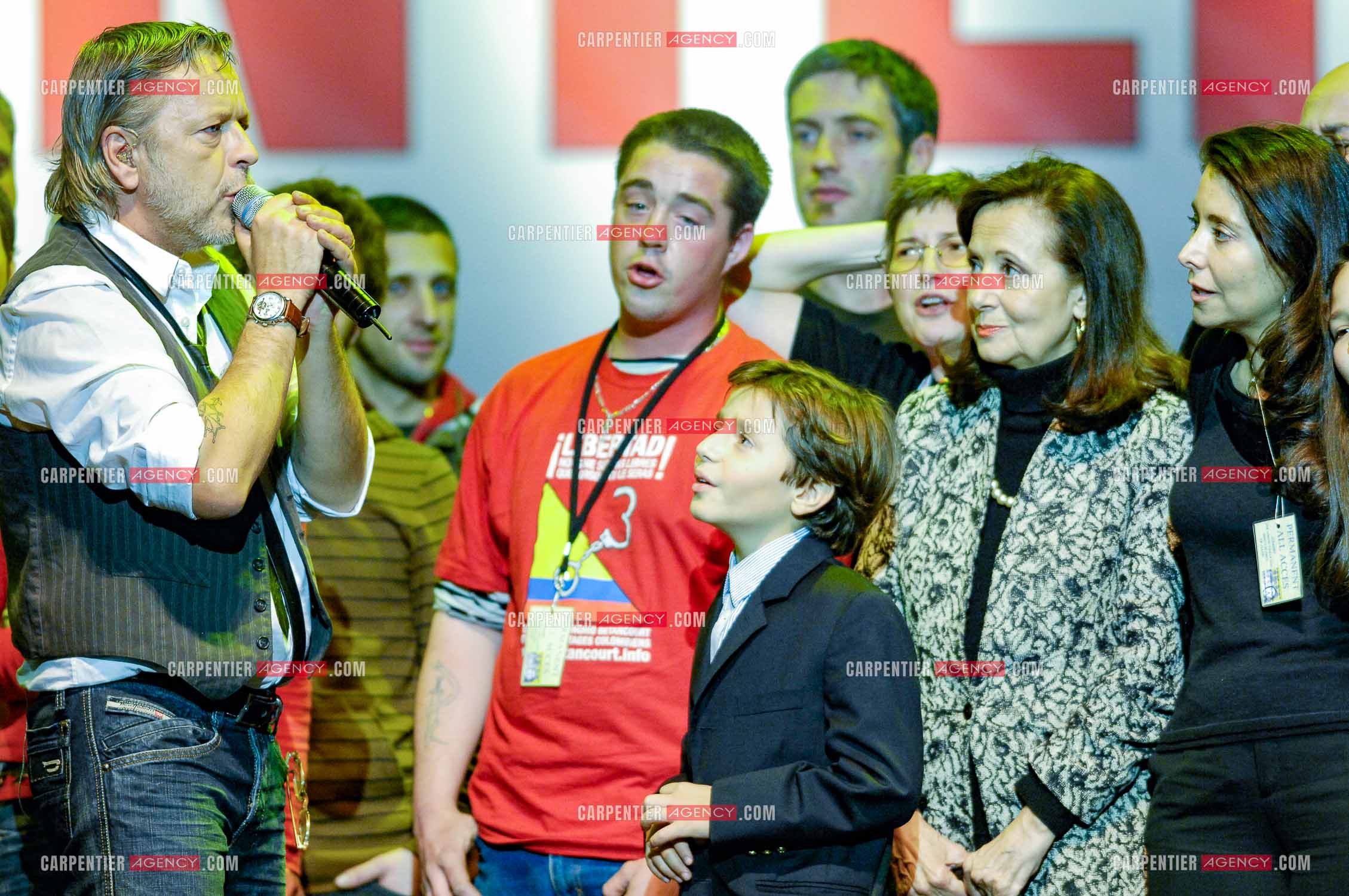 Renaud et Romane Serda à l'unisson en novembre 2007 lors d'un concert pour la libération d'Ingrid Betancourt.