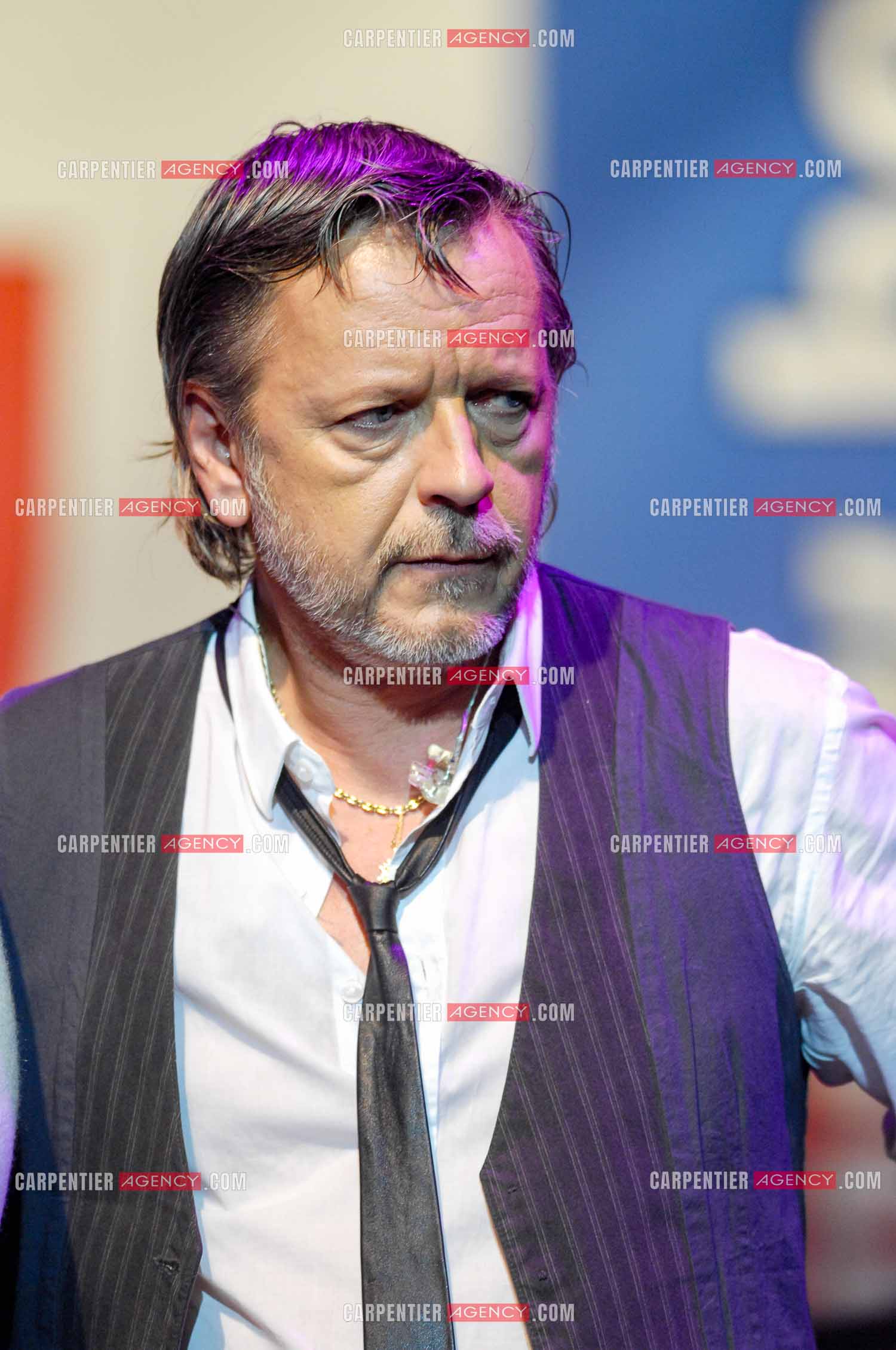 Le chanteur Renaud lors d'un concert de soutien au Zénith de Paris au profit de la libération d'Ingrid Betancourt.