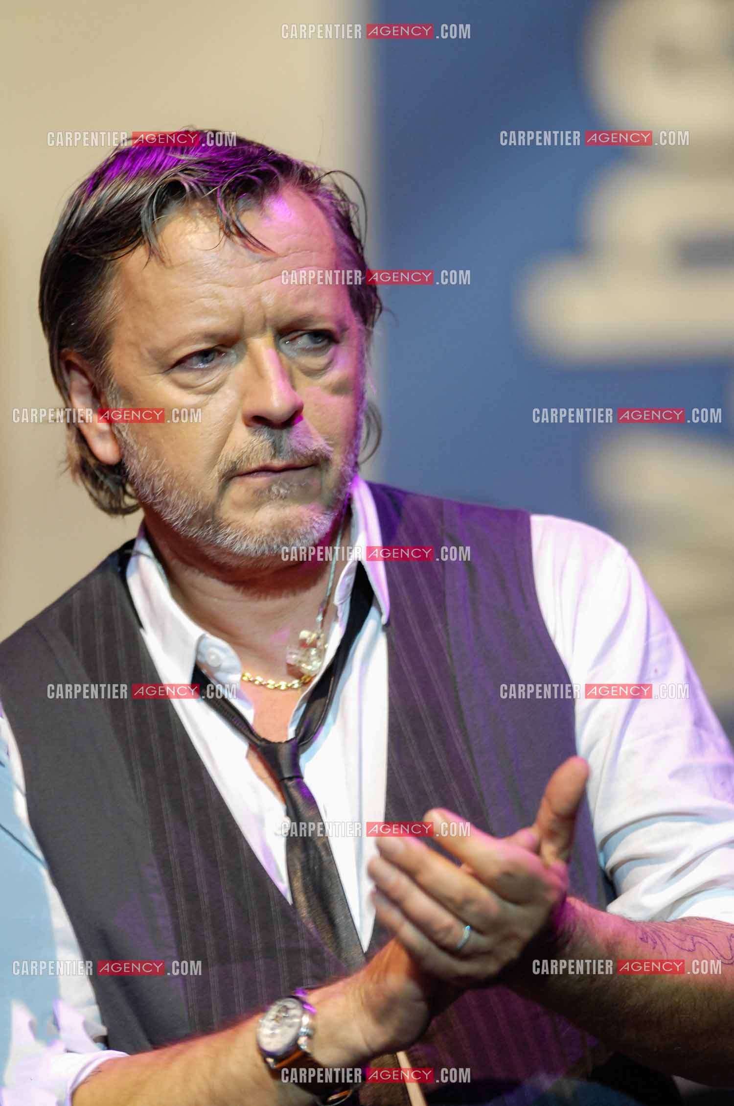 Le chanteur Renaud lors d'un concert de soutien au Zénith de Paris au profit de la libération d'Ingrid Betancourt.