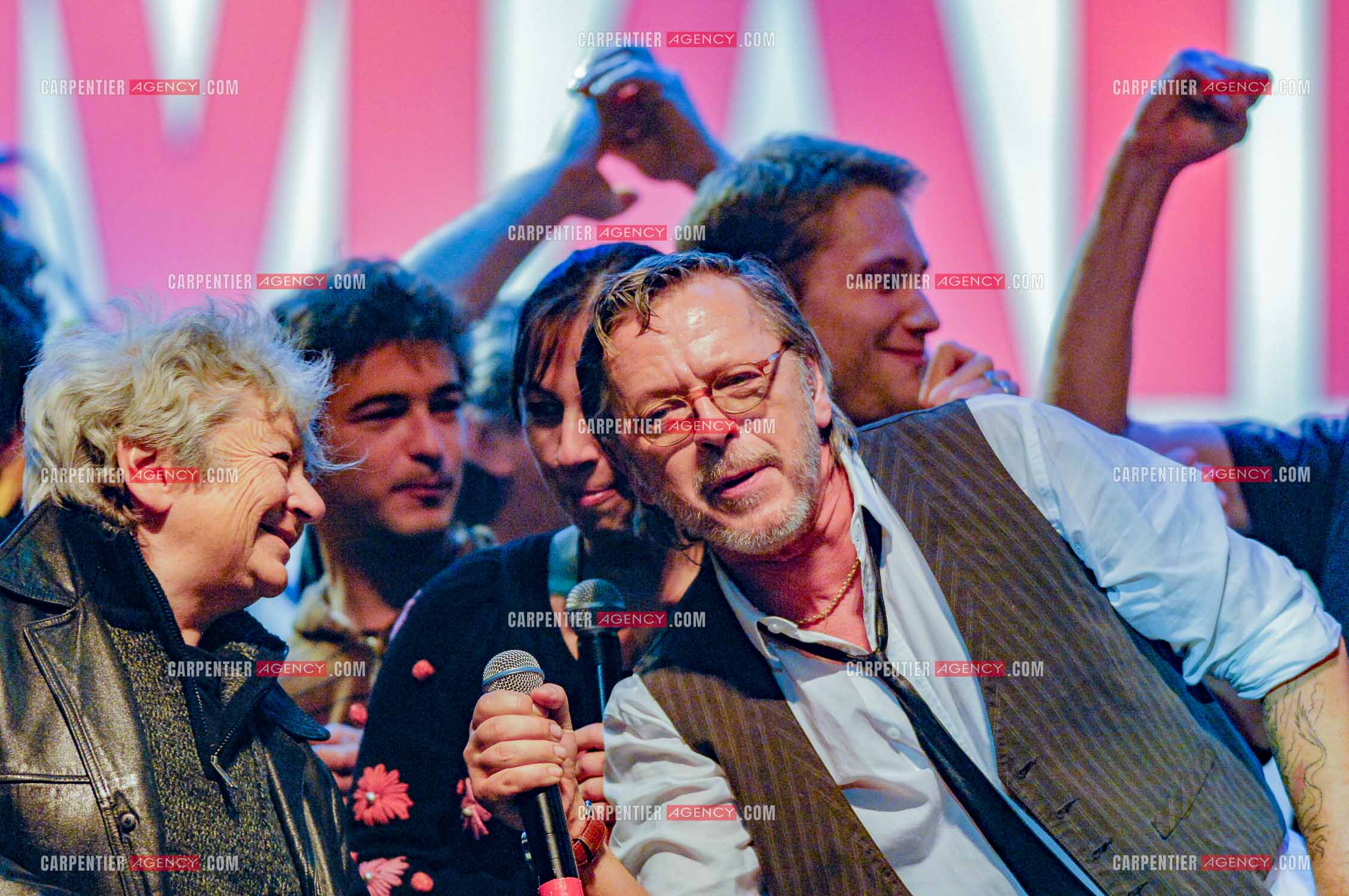 Le chanteur Renaud lors d'un concert de soutien au Zénith de Paris au profit de la libération d'Ingrid Betancourt.