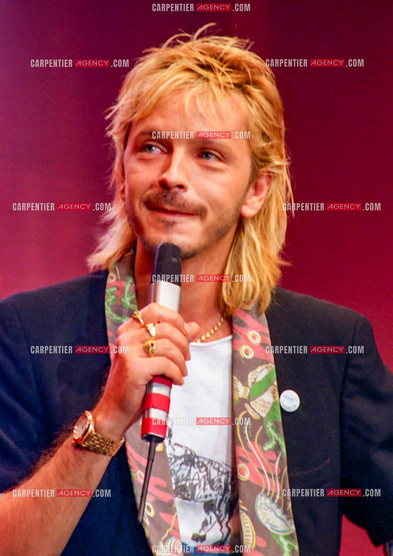 Émission présentéec par Philippe Risoli de quatre concerts dans quatre villes “LA NOUVELLE AFFICHE“ “LA NOUVELLE AFFICHE“. Le chanteur Renaud.  ( Exclusif )