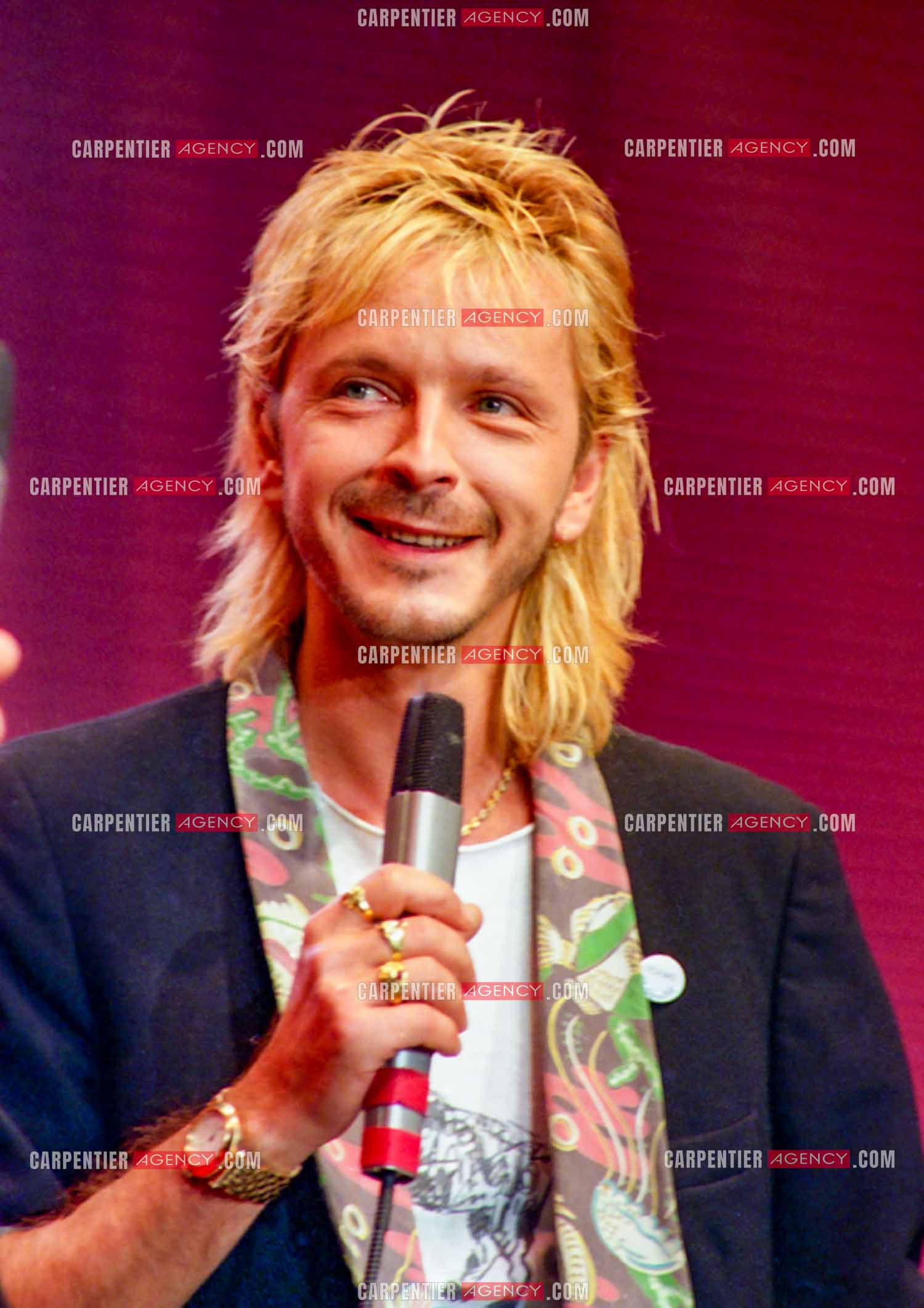 Émission présentéec par Philippe Risoli de quatre concerts dans quatre villes “LA NOUVELLE AFFICHE“ “LA NOUVELLE AFFICHE“. Le chanteur Renaud.  ( Exclusif )