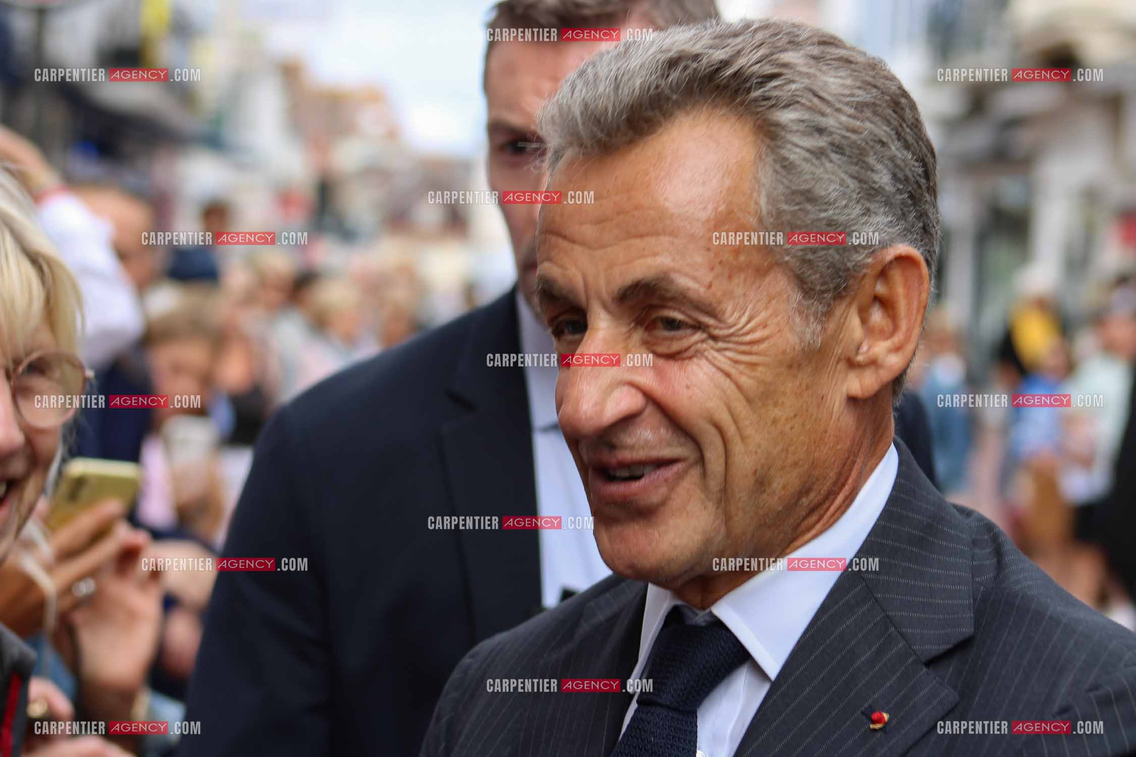 Dédicace de l'ex Président Nicolas Sarkozy pour la sortie de son livre "Le temps des combats" sorti aux éditions Fayard.