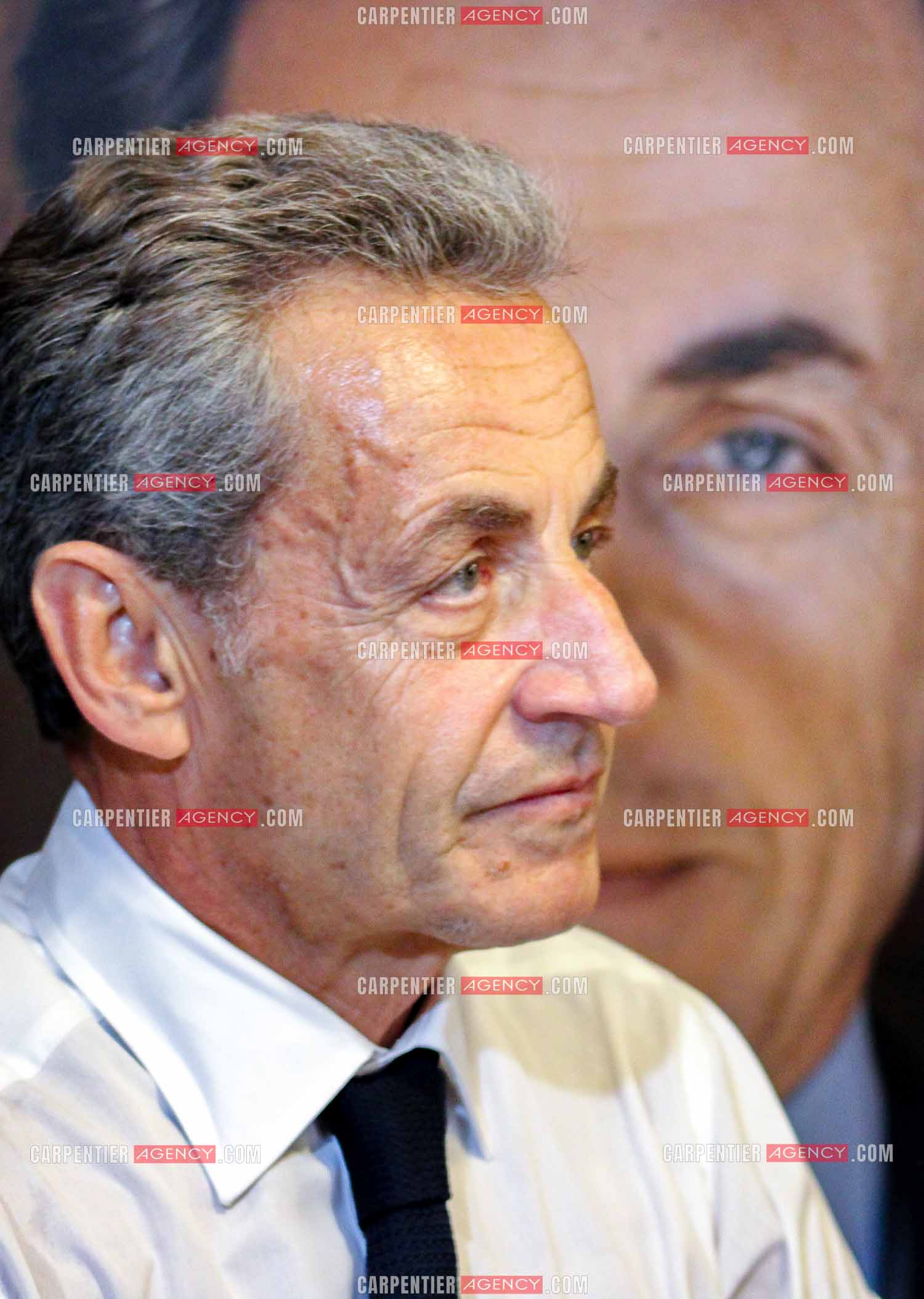 Dédicace de l'ex Président Nicolas Sarkozy pour la sortie de son livre "Le temps des combats" sorti aux éditions Fayard.