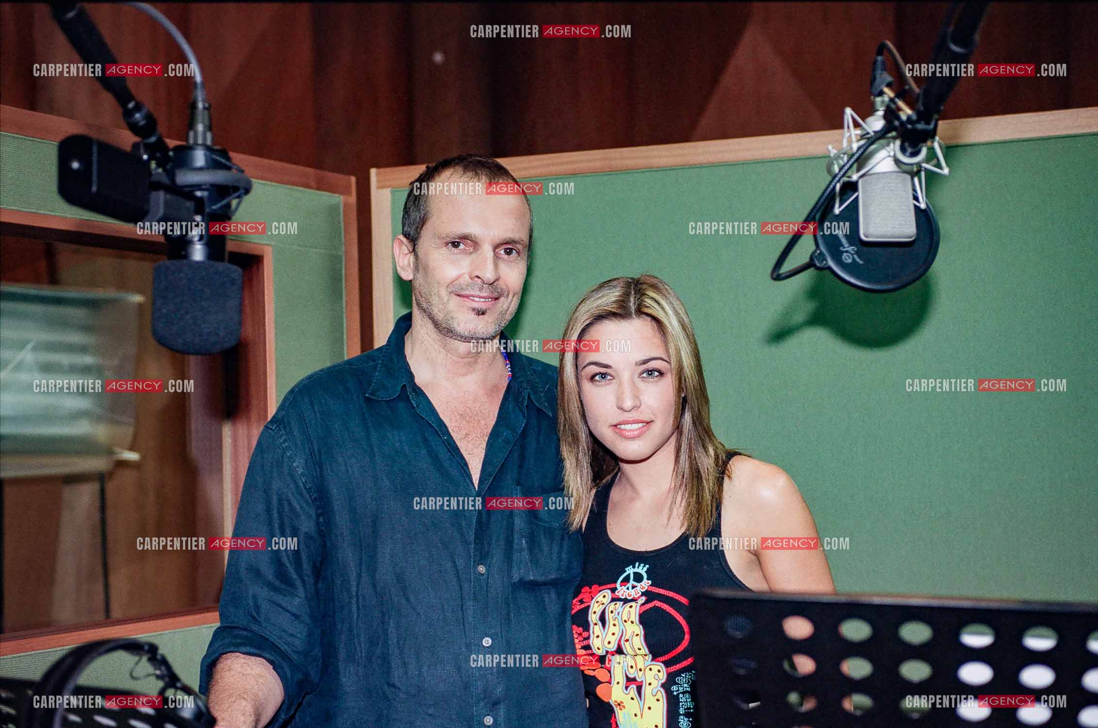La chanteuse Natasha St-Pier et Miguel Bosé en studio d'enregistrement.    ( Exclusif )