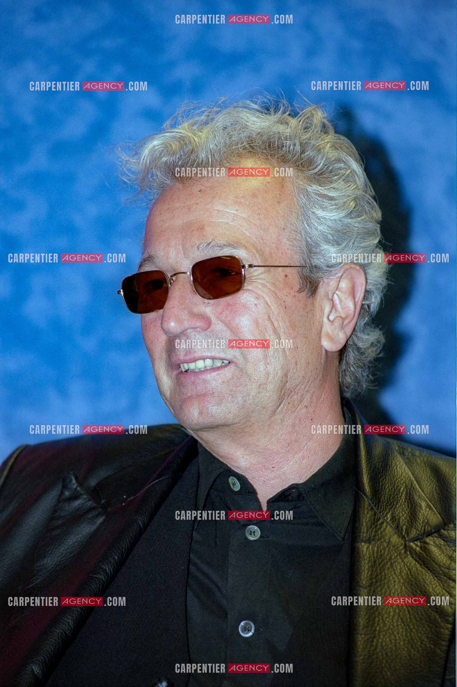 Les artistes et auteurs de la nouvelle version de la comédie musicale Notre-Dame de Paris qui se jouera à Londres viennent faire leur promotion au Midem à Cannes le 23 janvier 2000. L'auteur Luc Plamondon.