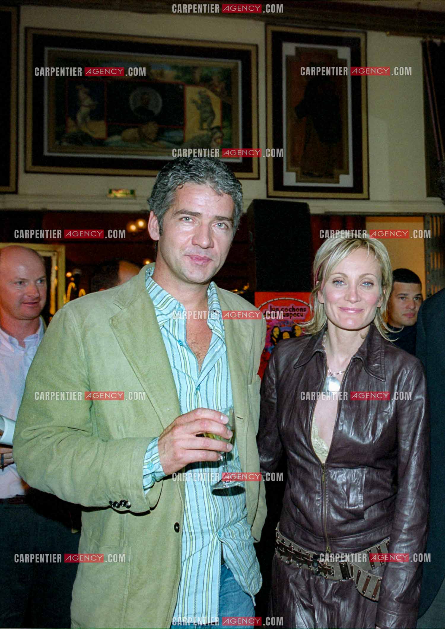 La chanteuse Patricia Kaas en concert au Cirque d'hiver du 2 au 4 octobre 2002. Dans les loges, Patricia et son compagnon.   ( Exclusif )