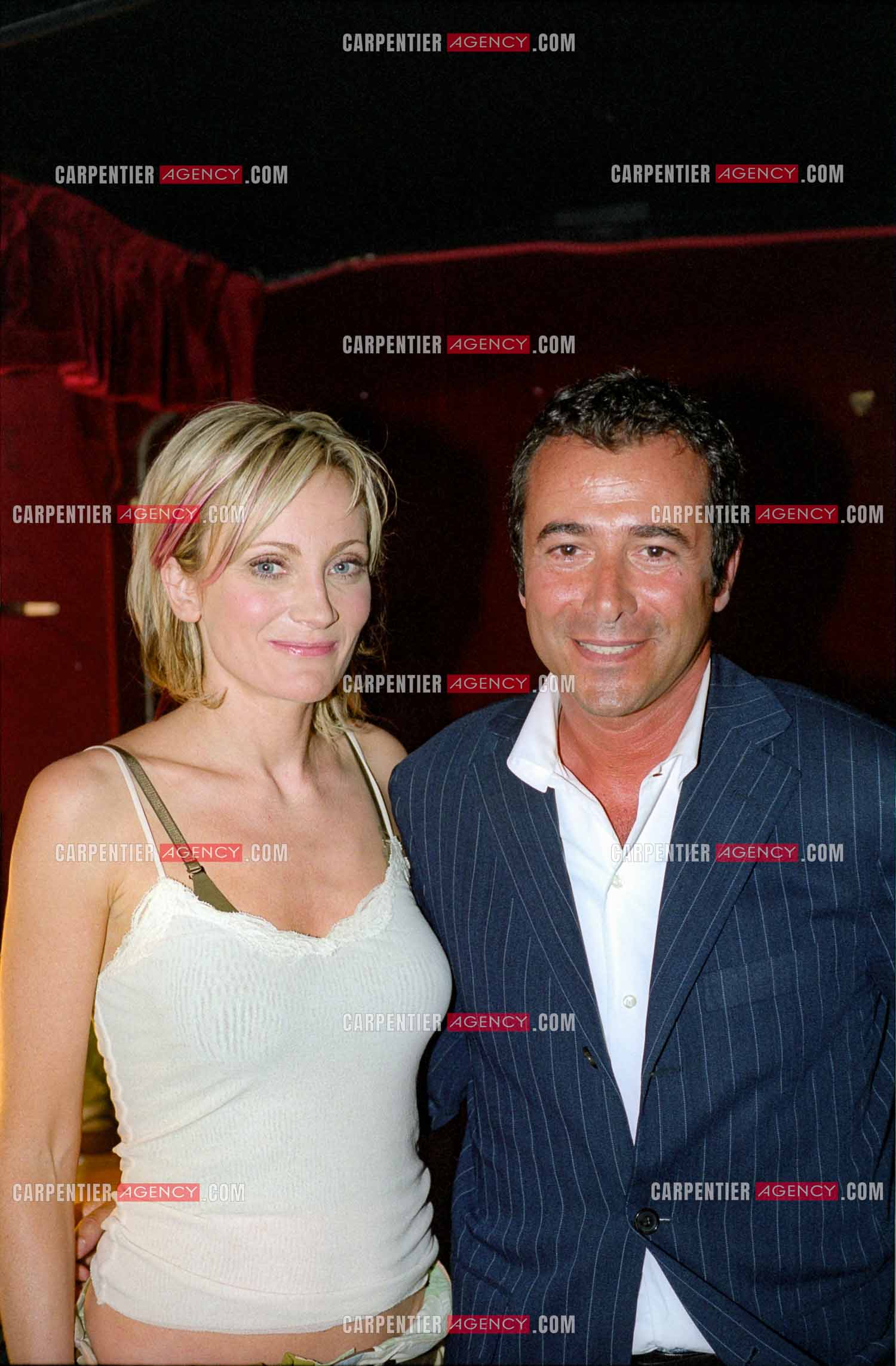 La chanteuse Patricia Kaas en concert au Cirque d'hiver du 2 au 4 octobre 2002. Dans les loges, Patricia et l'animateur Bernard Montiel.   ( Exclusif )