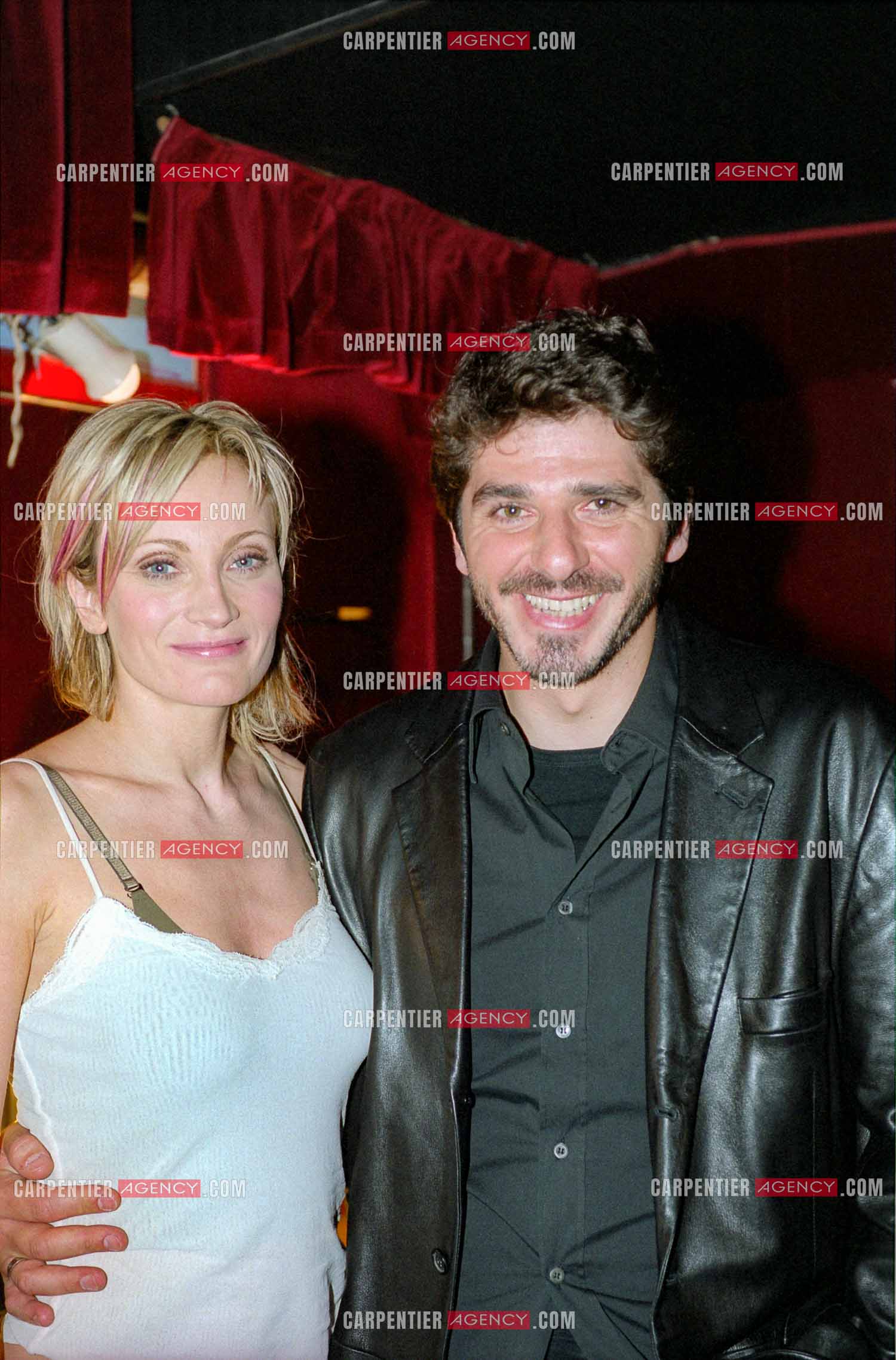 La chanteuse Patricia Kaas en concert au Cirque d'hiver du 2 au 4 octobre 2002. Dans les loges, Patricia et le chanteur Patrick Fiori.   ( Exclusif )