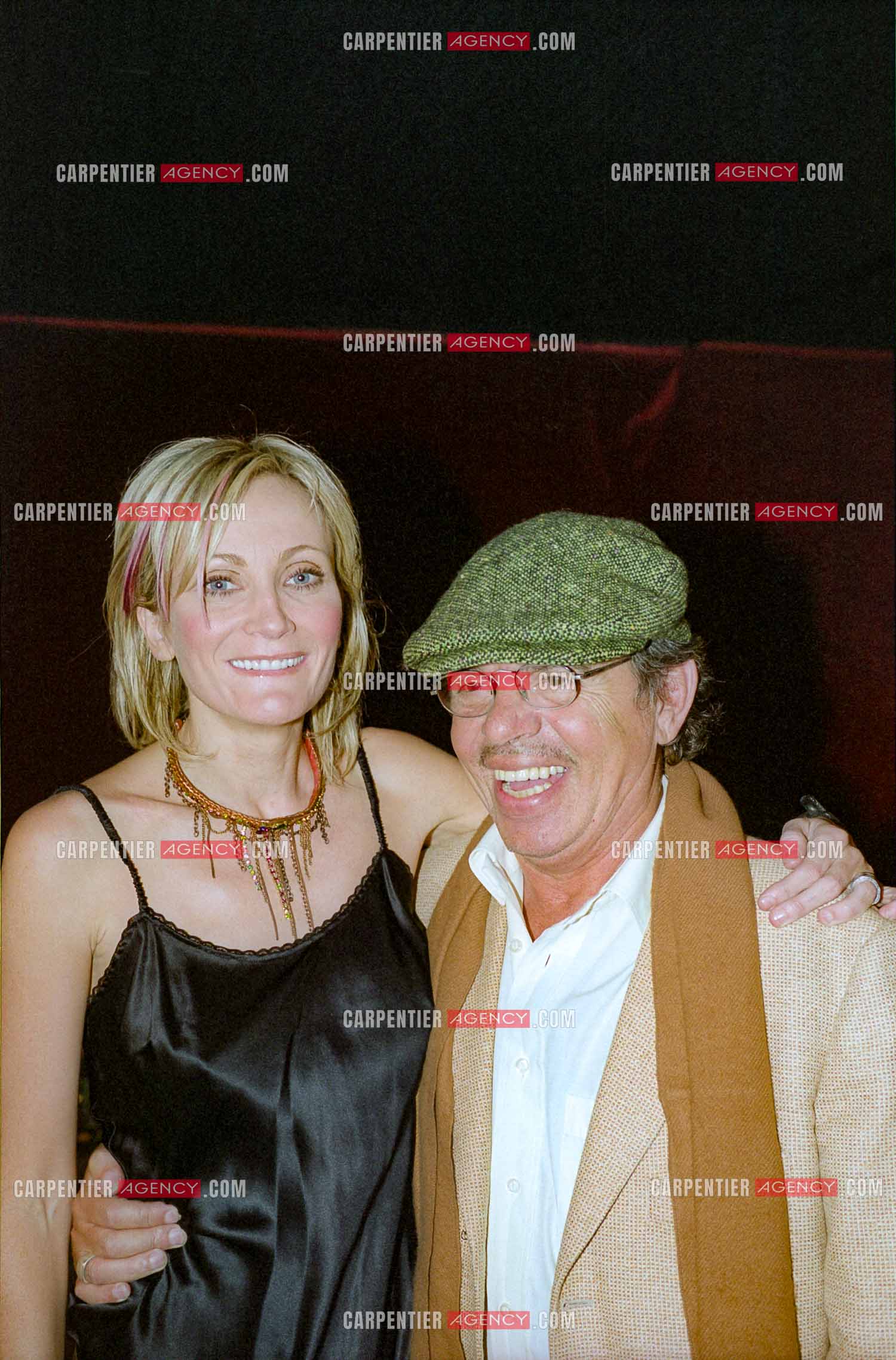 La chanteuse Patricia Kaas en concert au Cirque d'hiver du 2 au 4 octobre 2002. Dans les loges, Patricia et l'acteur Ticky Holgado.   ( Exclusif )