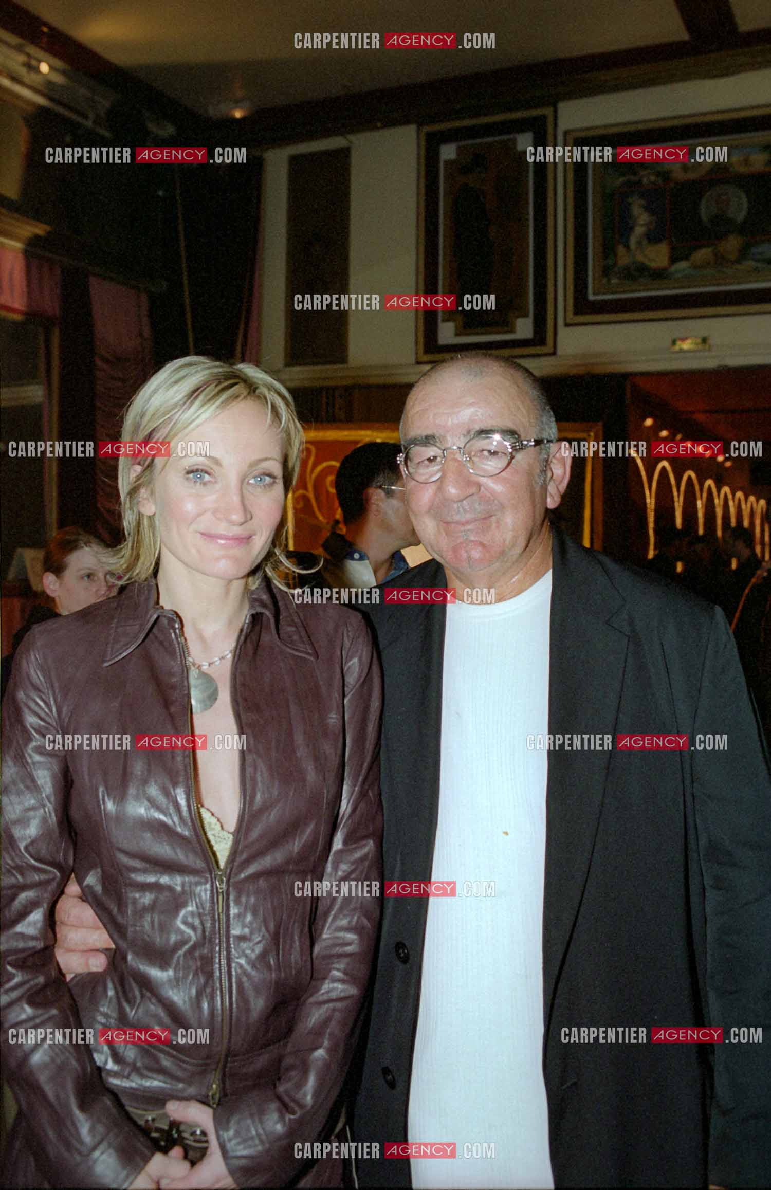 La chanteuse Patricia Kaas en concert au Cirque d'hiver du 2 au 4 octobre 2002. Dans les loges, Patricia et Jean-Louis Foulquier.   ( Exclusif )