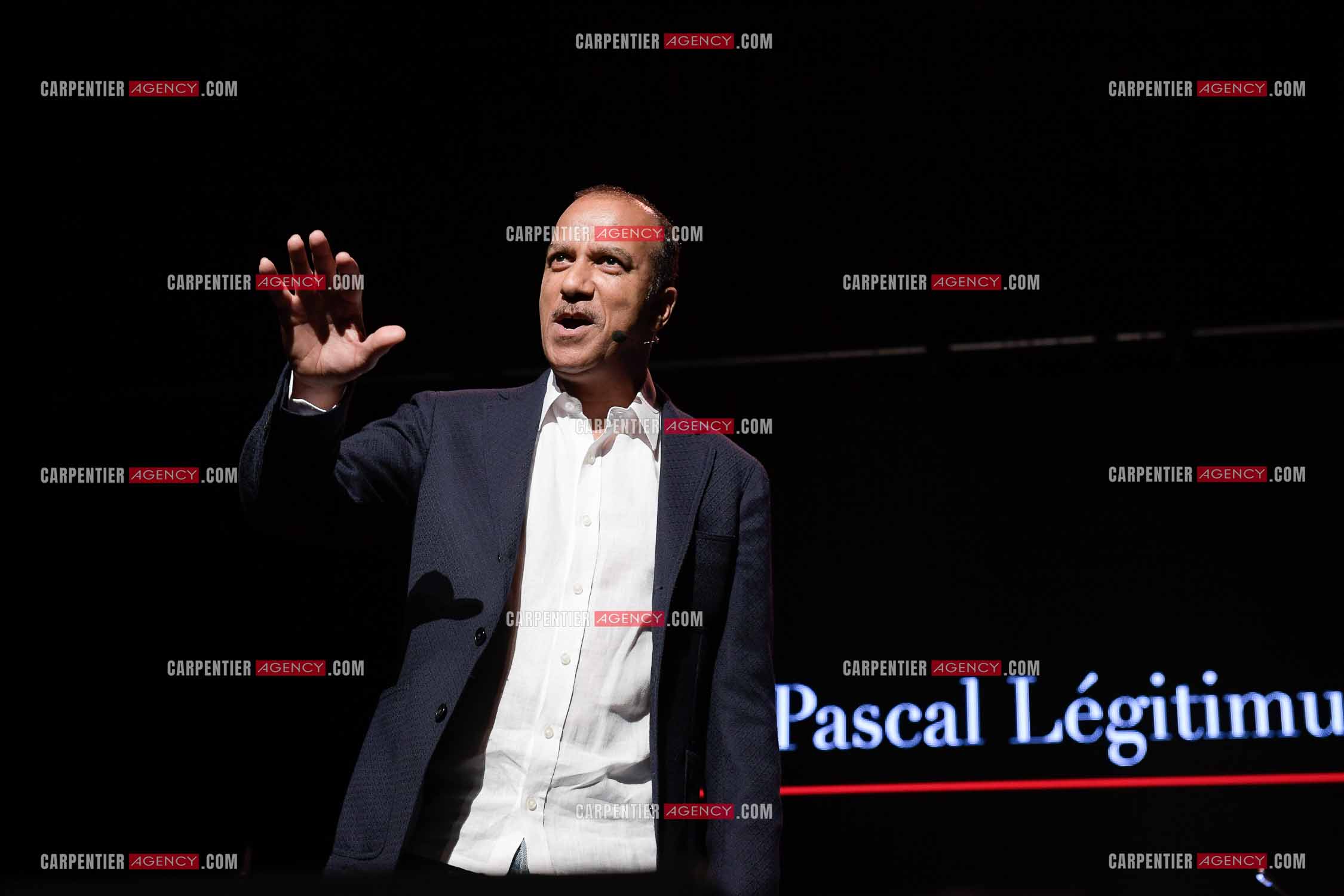L'humoriste Pascal Légitimus au Silo à Marseille pour l'inauguration de la salle “ Charles Aznavour “.