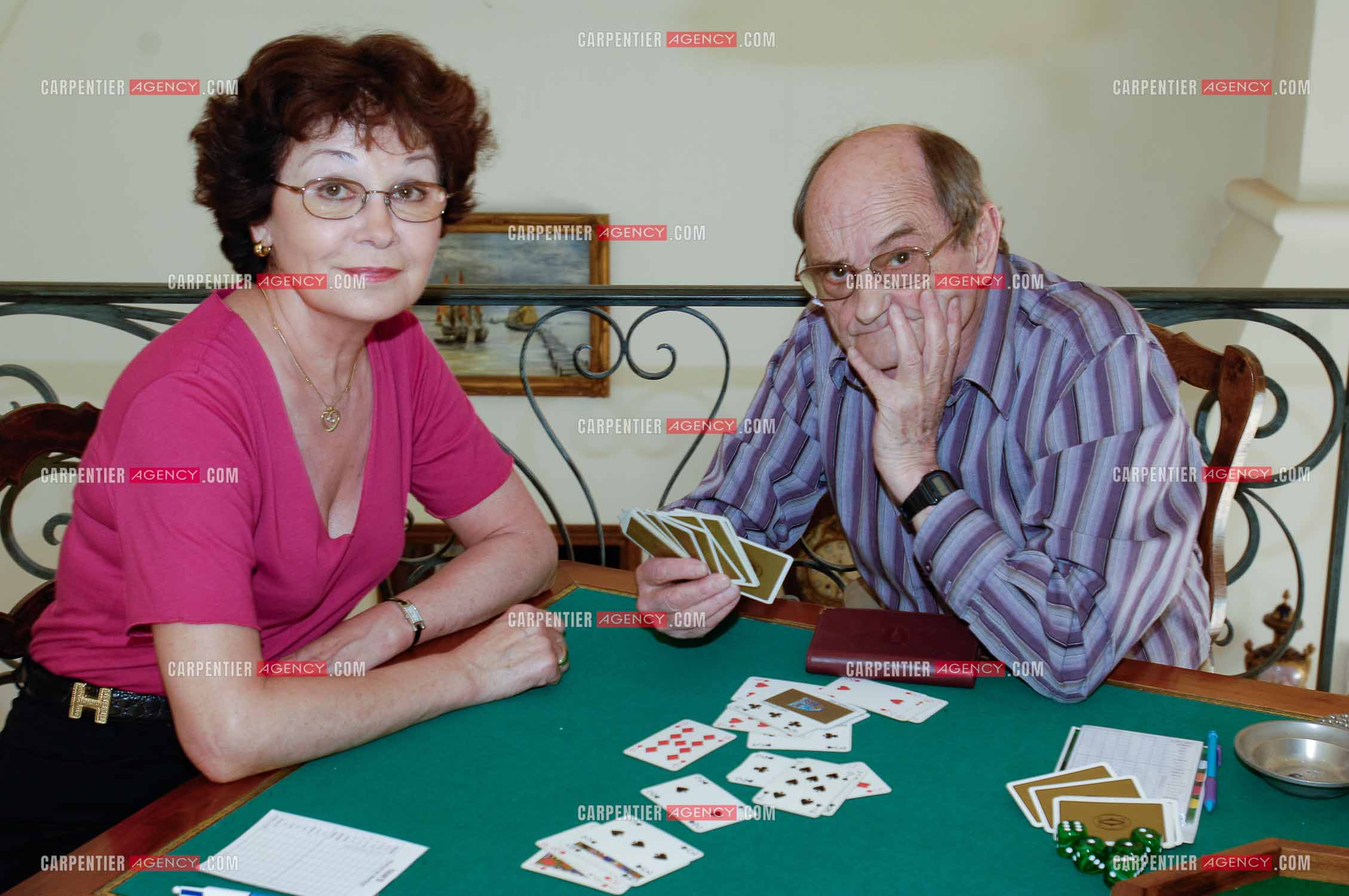 L'acteur et humoriste Simon Berryer dit Sim avec sa femme Marie-Claude chez eux dans leur maison du Var.       ( Exclusif )