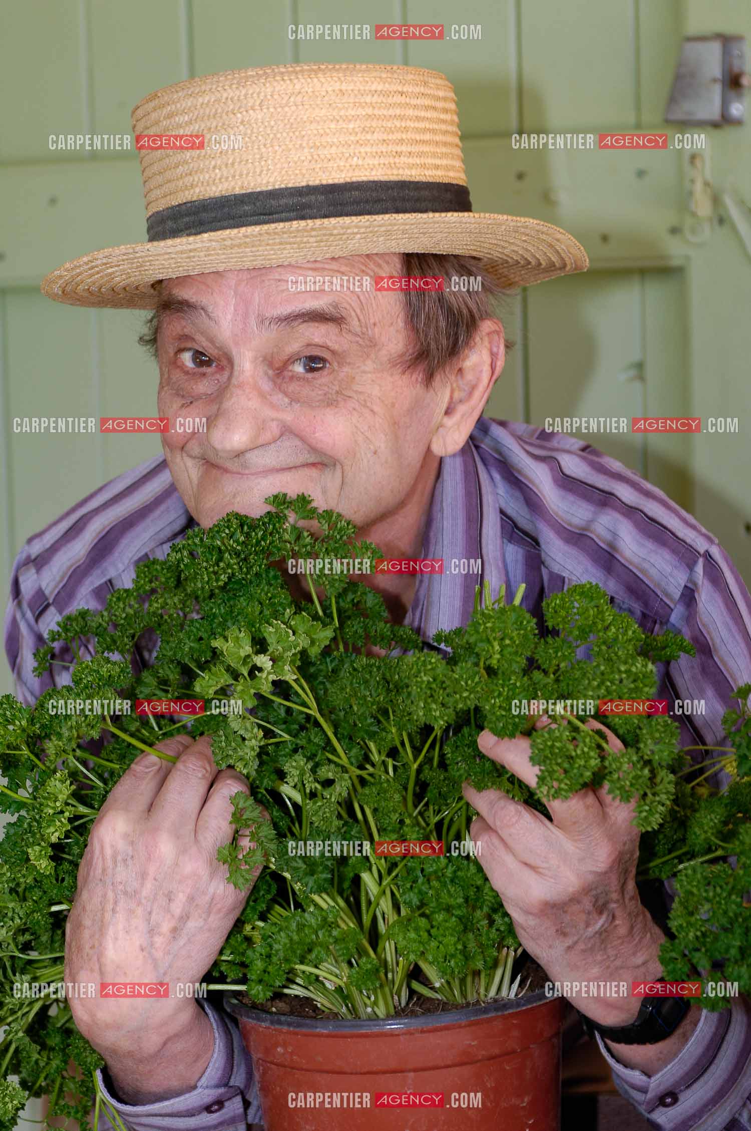 L'acteur et humoriste Simon Berryer dit Sim chez lui dans sa maison du Var.     ( Exclusif )