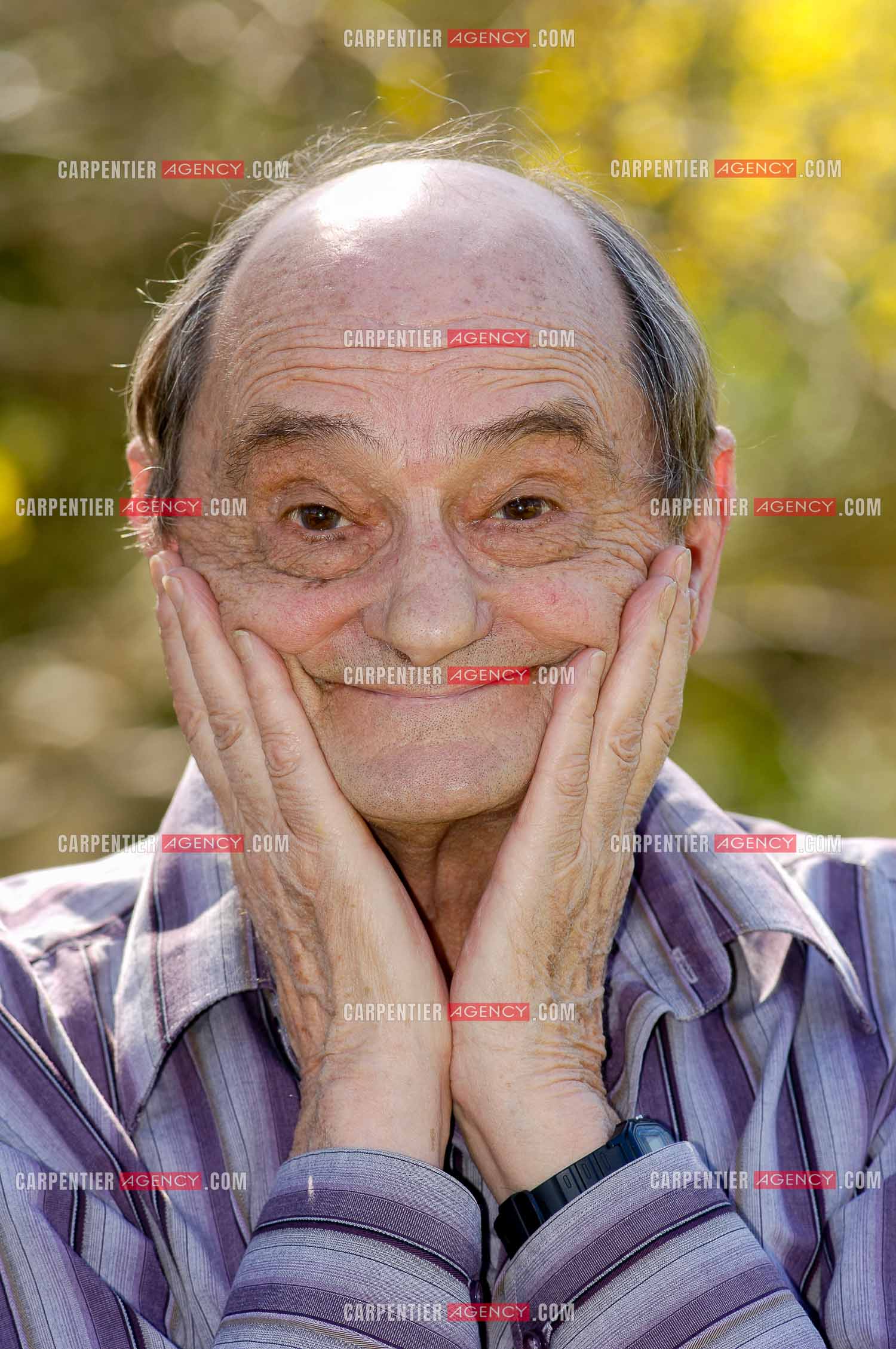 L'acteur et humoriste Simon Berryer dit Sim chez lui dans sa maison du Var.     ( Exclusif )