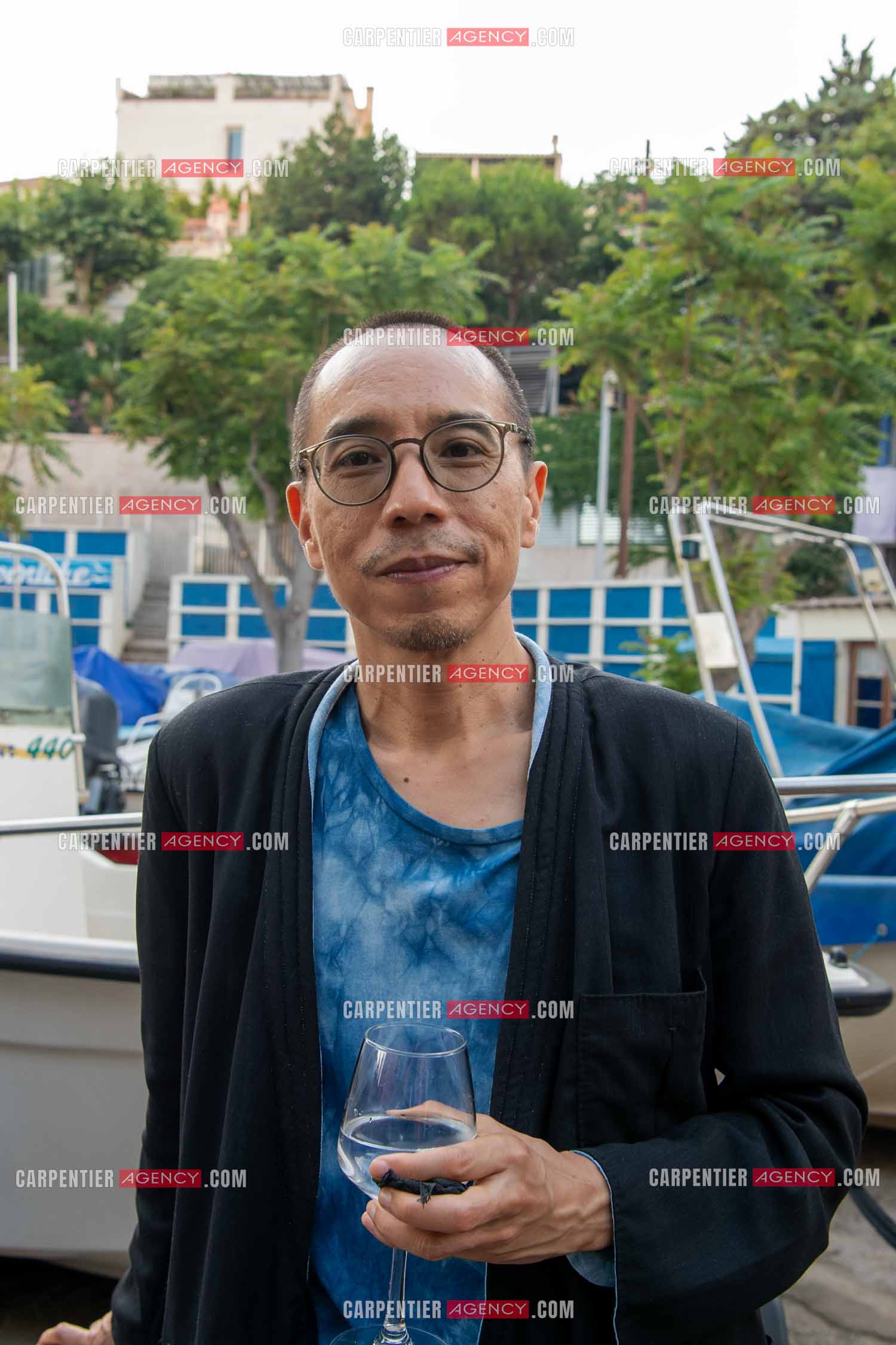 Le réalisateur, scénariste, producteur et artiste contemporain thaïlandais Apichatpong Weerasethakul au 32 èm Festival du film à Marseille. En plus d’être en compétition à Cannes avec son nouveau film, Memoria, Apichatpong Weerasethakul aura le droit à une rétrospective exceptionnelle au FID Marseille, qui lui décernera un Grand prix d’honneur pour l’ensemble de sa carrière.    ( Exclusif )
