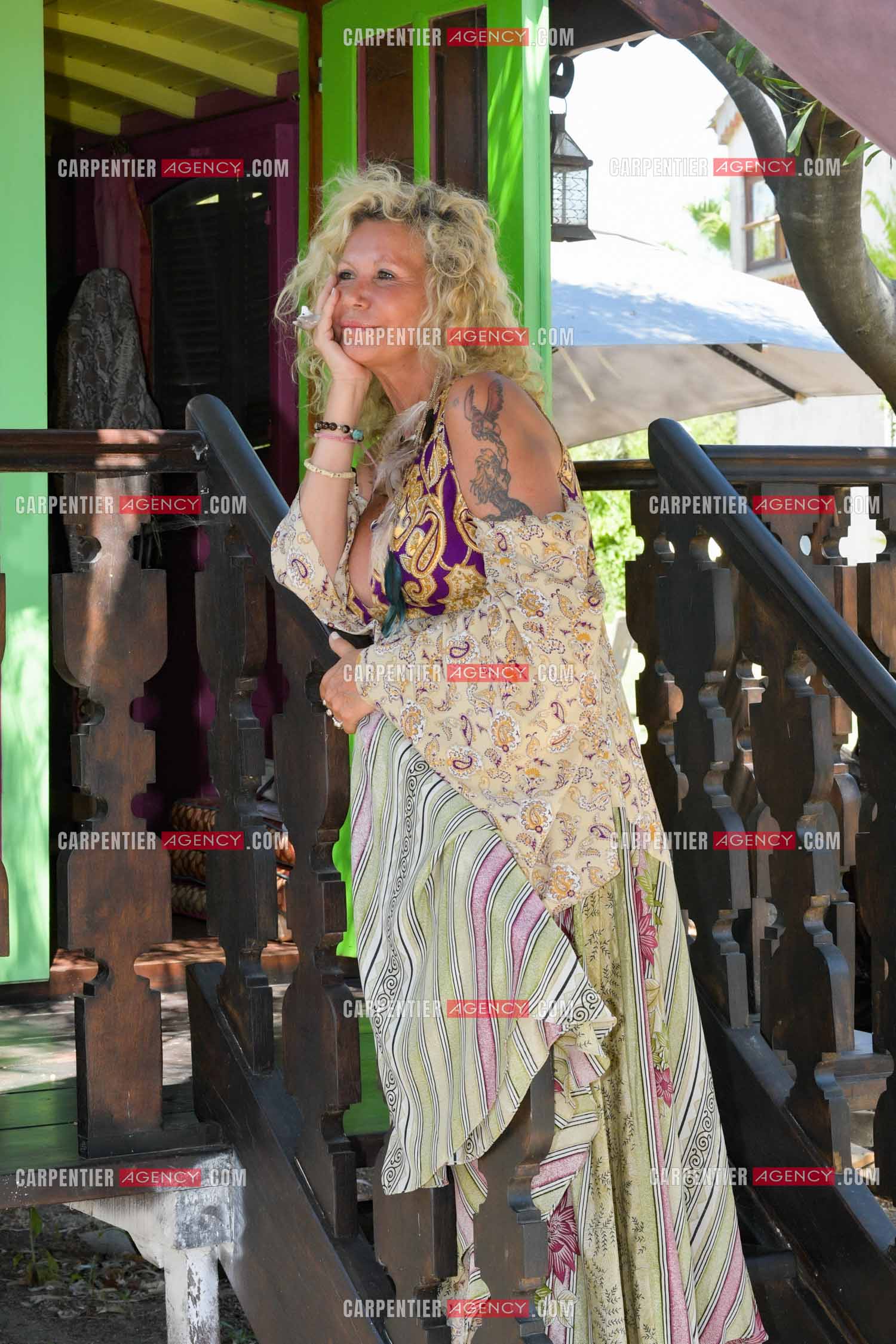 L'actrice Fiona Gélin en vacances à St Tropez dans une petite roulotte. ( exclue )