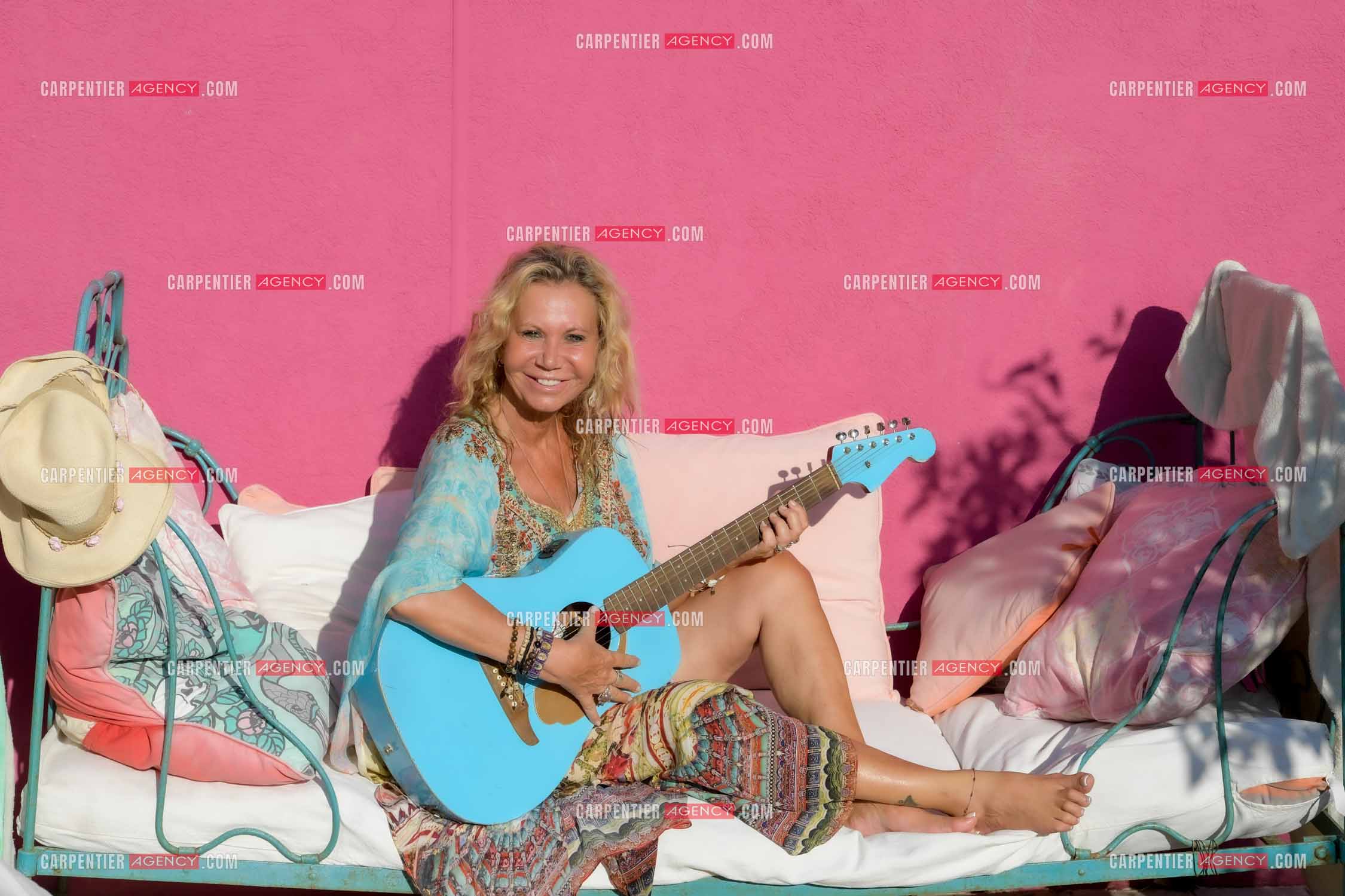 Séance photos avec Fiona Gélin dans la villa de Marcel Pagnol à St Tropez lors du tournage de son clip vidéo sur la chanson de Joe Dassin  “ A TOI “. ( Exclusif )