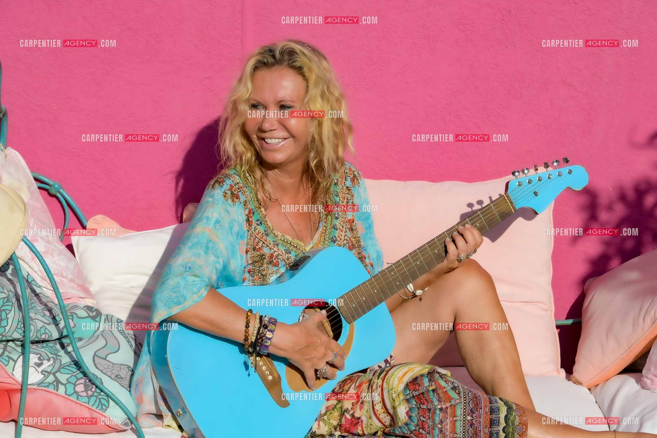 Séance photos avec Fiona Gélin dans la villa de Marcel Pagnol à St Tropez lors du tournage de son clip vidéo sur la chanson de Joe Dassin  “ A TOI “. ( Exclusif )