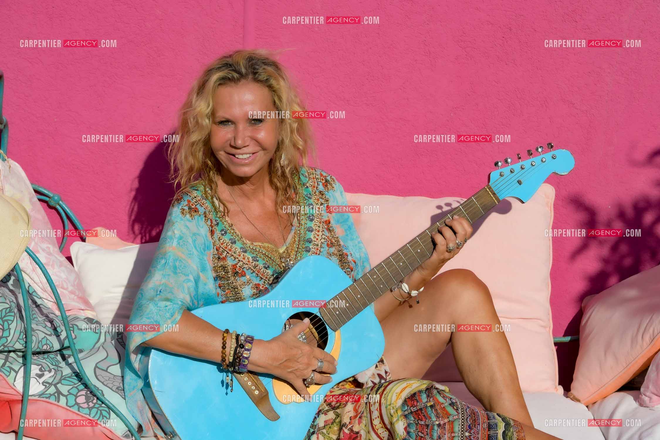 Séance photos avec Fiona Gélin dans la villa de Marcel Pagnol à St Tropez lors du tournage de son clip vidéo sur la chanson de Joe Dassin  “ A TOI “. ( Exclusif )