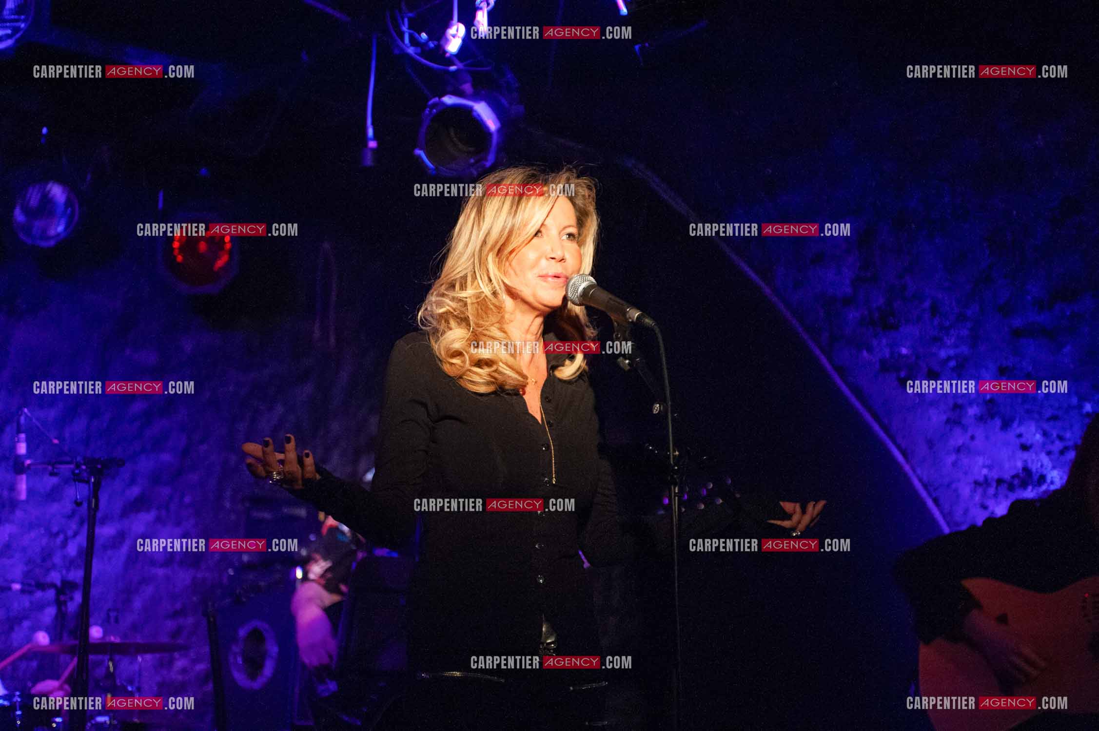 La chanteuse Fiona Gélin en concert à la salle “ Le Caveau de la République “.   ( Exclusif )