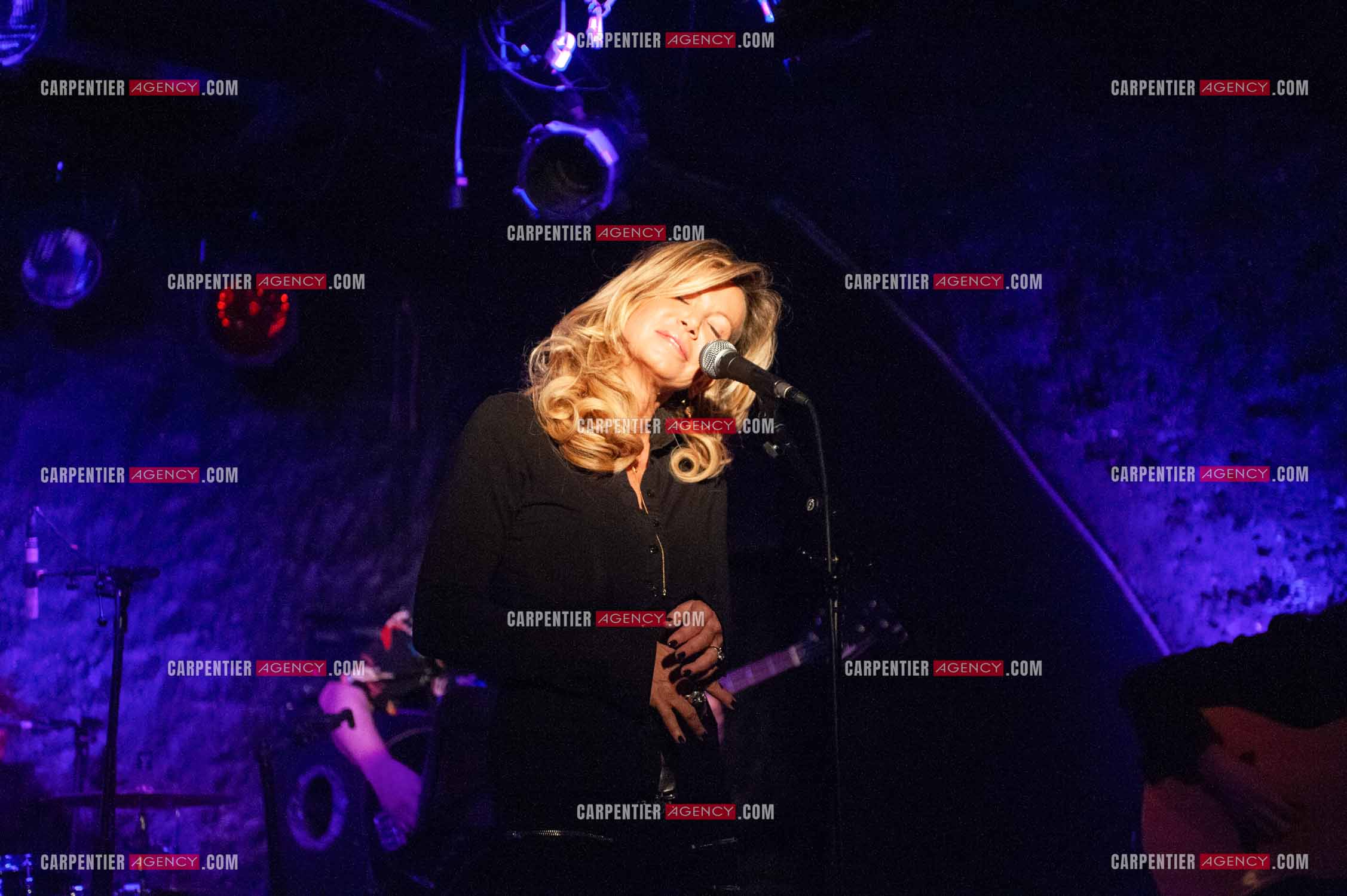 La chanteuse Fiona Gélin en concert à la salle “ Le Caveau de la République “.   ( Exclusif )