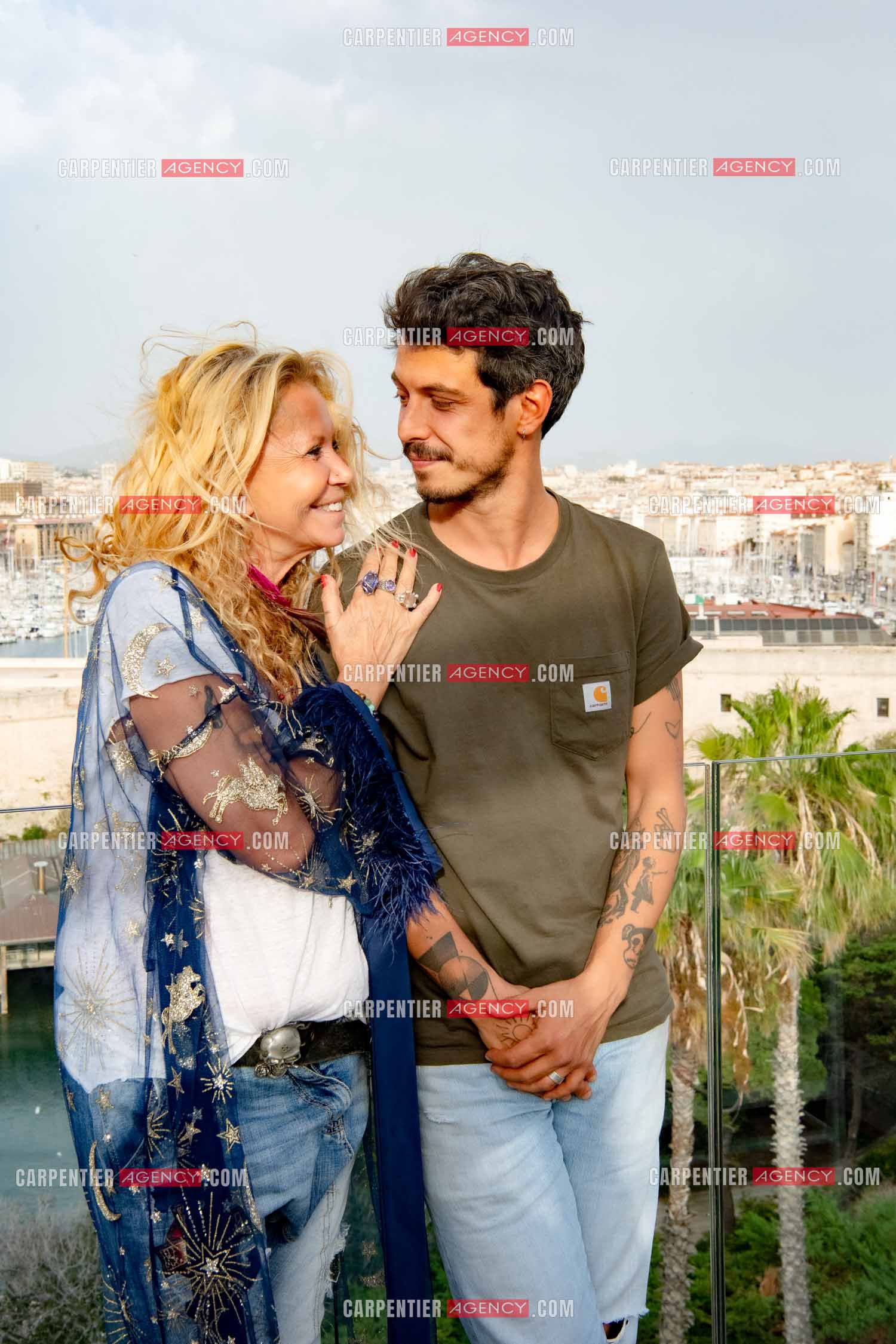 L'actrice Fiona Gélin et son fils Milan.   ( Exclusif )