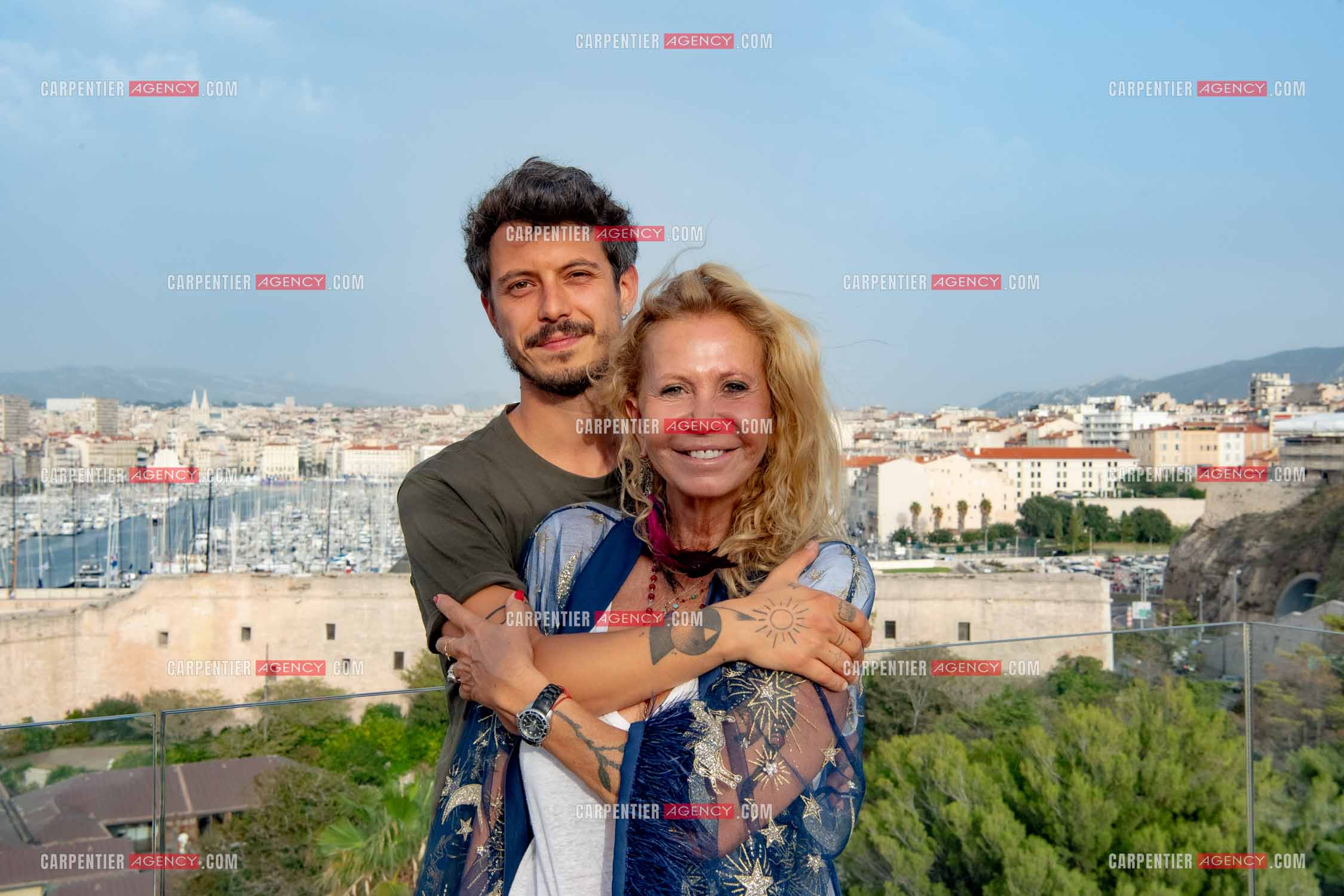 L'actrice Fiona Gélin et son fils Milan.   ( Exclusif )