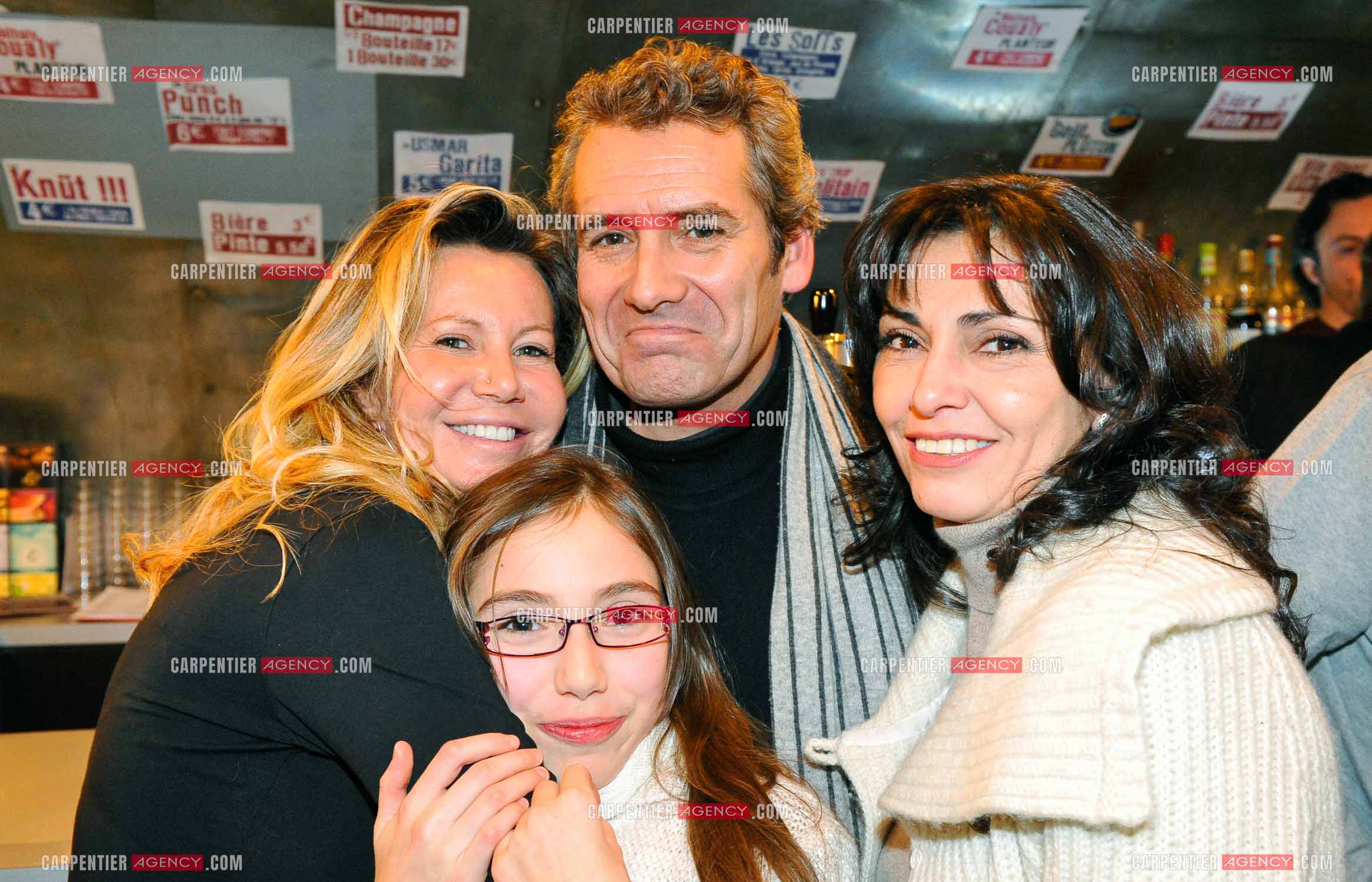 La chanteuse Fiona Gélin en concert à la salle “ Le Caveau de la République “. Fiona Gélin entourée de son frère Manuel Gélin, sa femme la productrice Mexicaine Gabriela Chavira et leur fille Lana Gélin.  ( Exclusif )