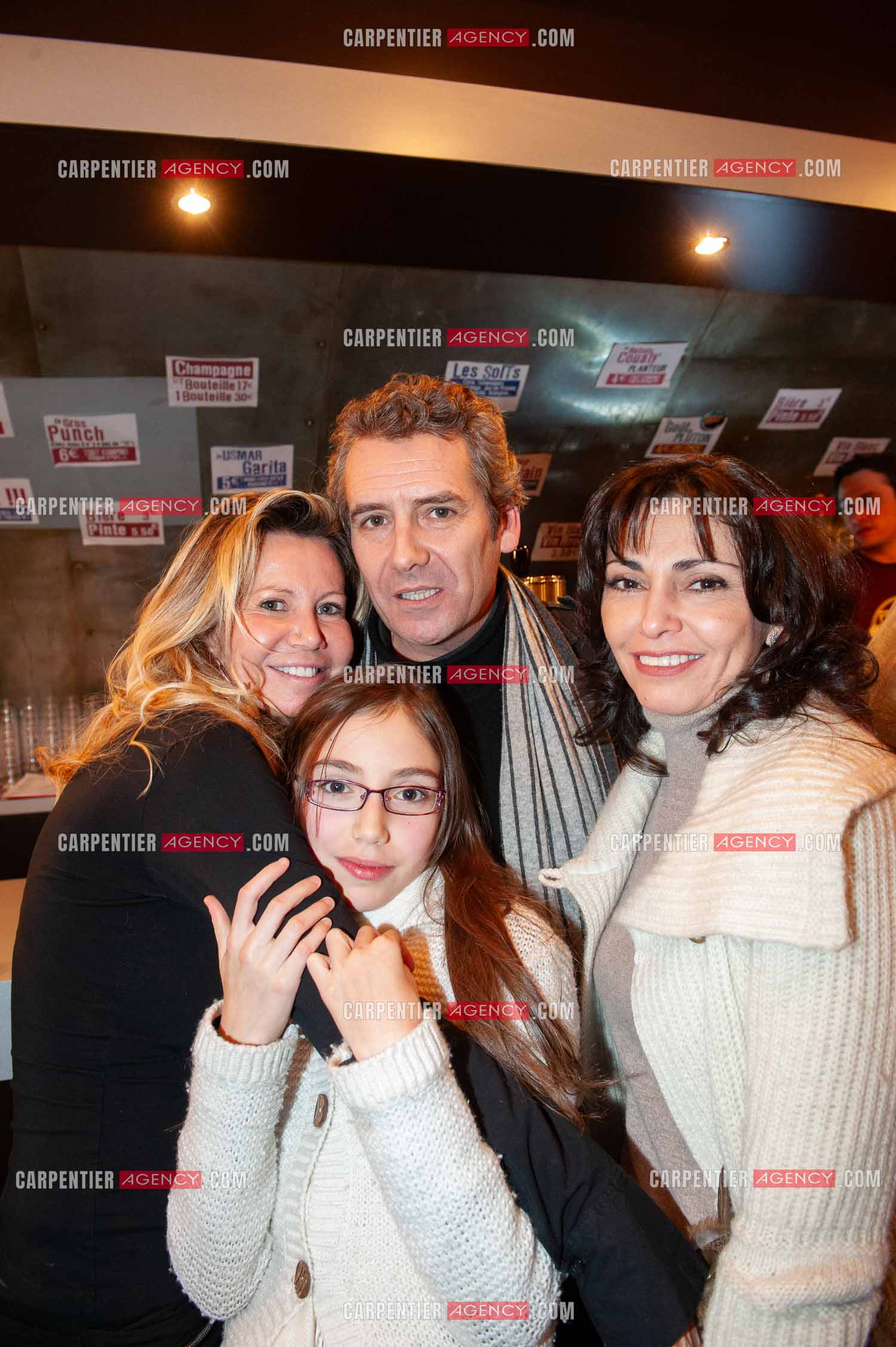 La chanteuse Fiona Gélin en concert à la salle “ Le Caveau de la République “. Fiona Gélin entourée de son frère Manuel Gélin, sa femme la productrice Mexicaine Gabriela Chavira et leur fille Lana Gélin.  ( Exclusif )