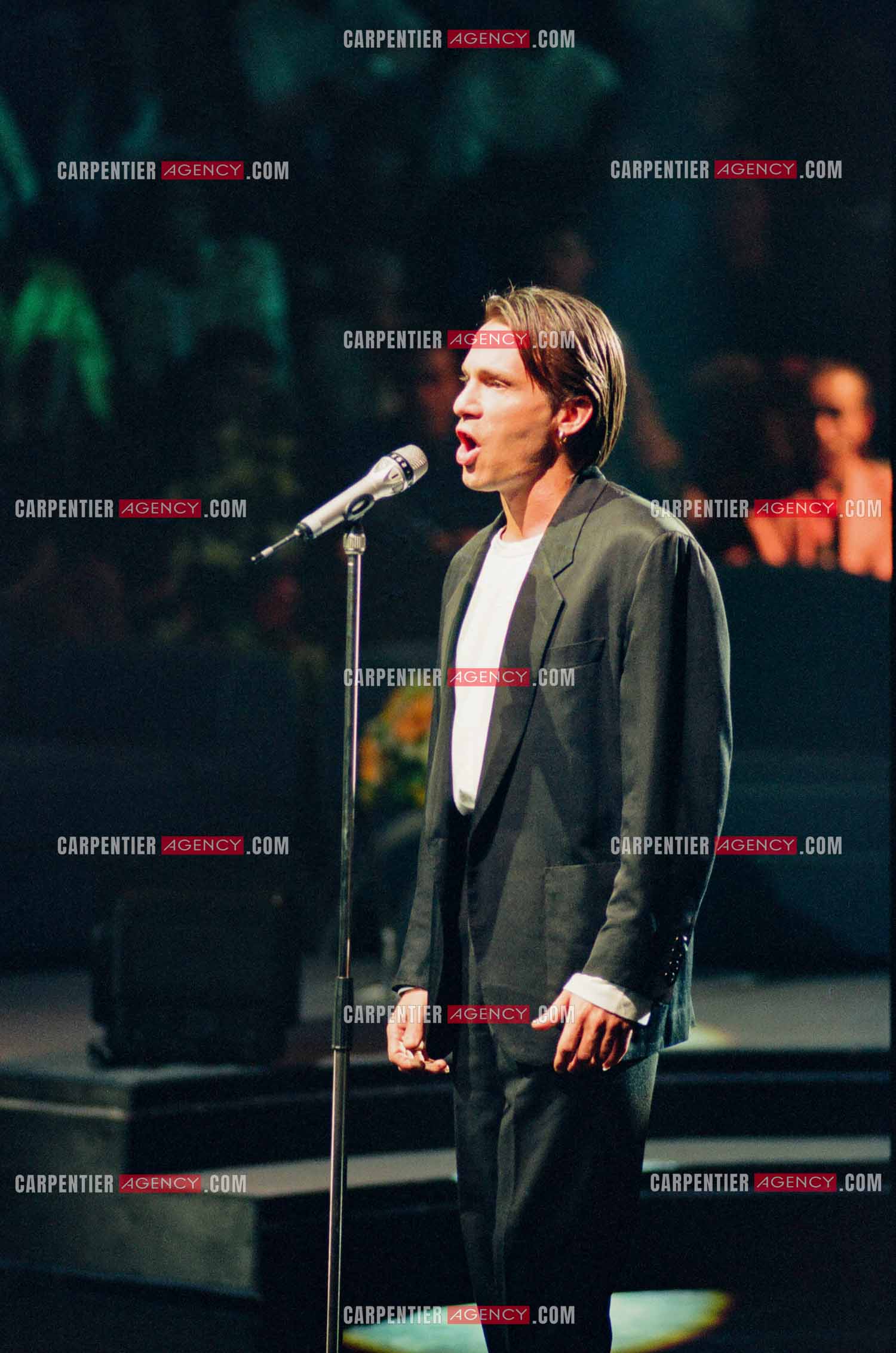 Le chanteur Florent Pagny pour l'enregistrement de l'émission “ Sacrée Soirée “ sur TF1 en 1992. ( Exclusif )