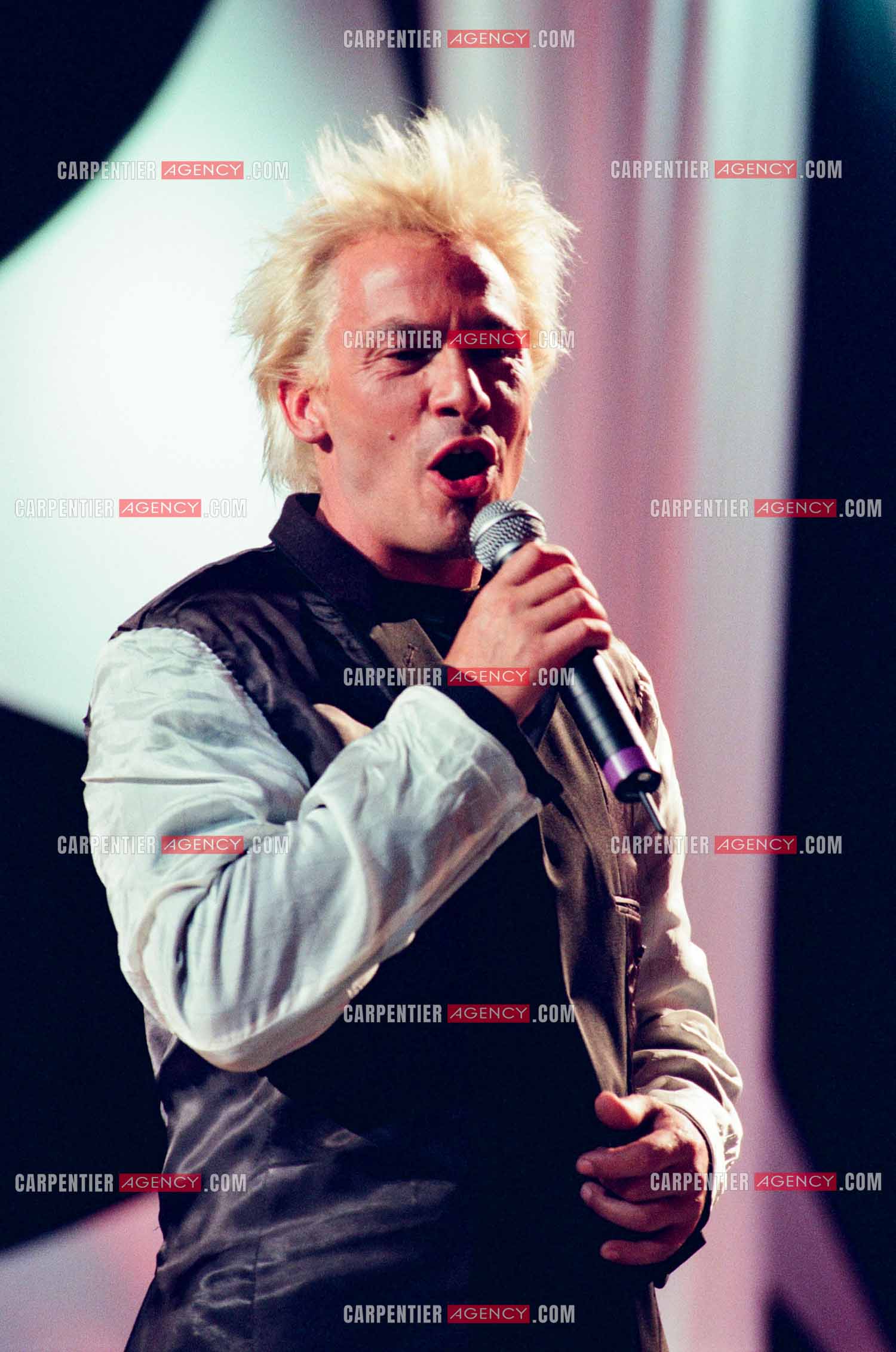 13e cérémonie des Victoires de la musique à l'Olympia le 20 Février 1998. Le chanteur Florent Pagny.