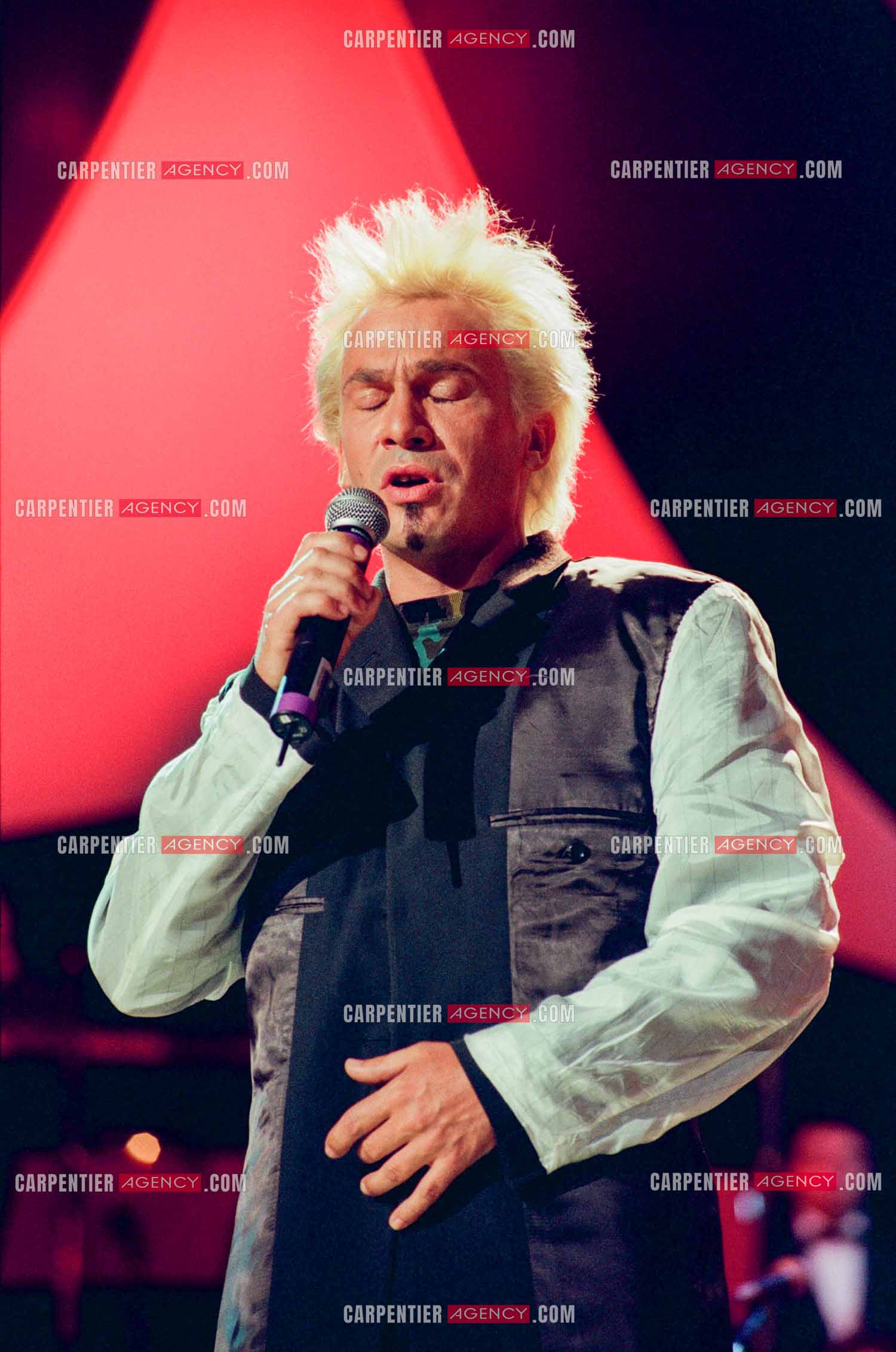 13e cérémonie des Victoires de la musique à l'Olympia le 20 Février 1998. Le chanteur Florent Pagny.