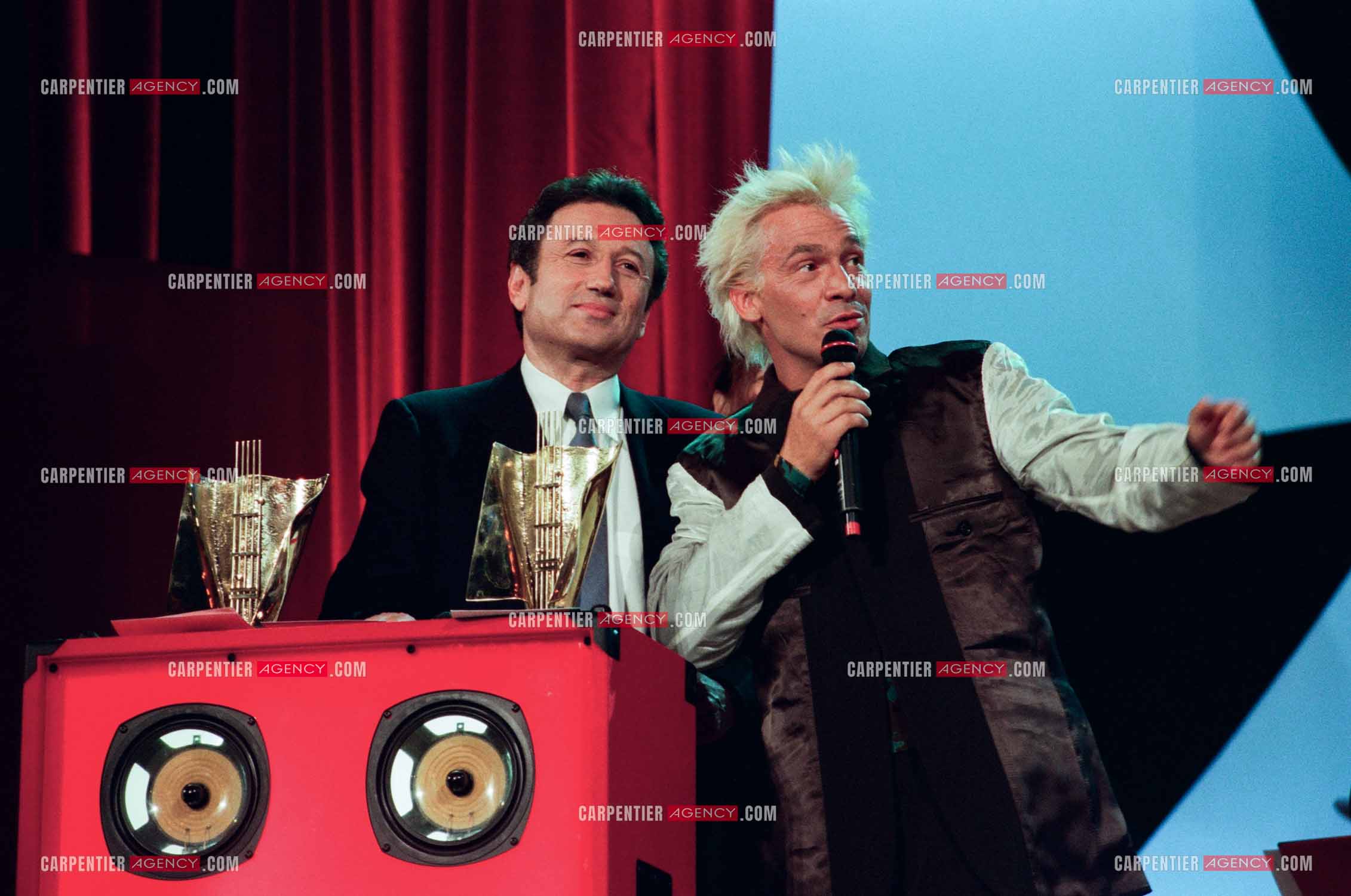 13e cérémonie des Victoires de la musique à l'Olympia le 20 Février 1998 présentée par l'animateur Michel Drucker. Le chanteur Florent Pagny reçoit la victoire du meilleur artiste interprète masculin de l'année des mains de Jane Birkin.