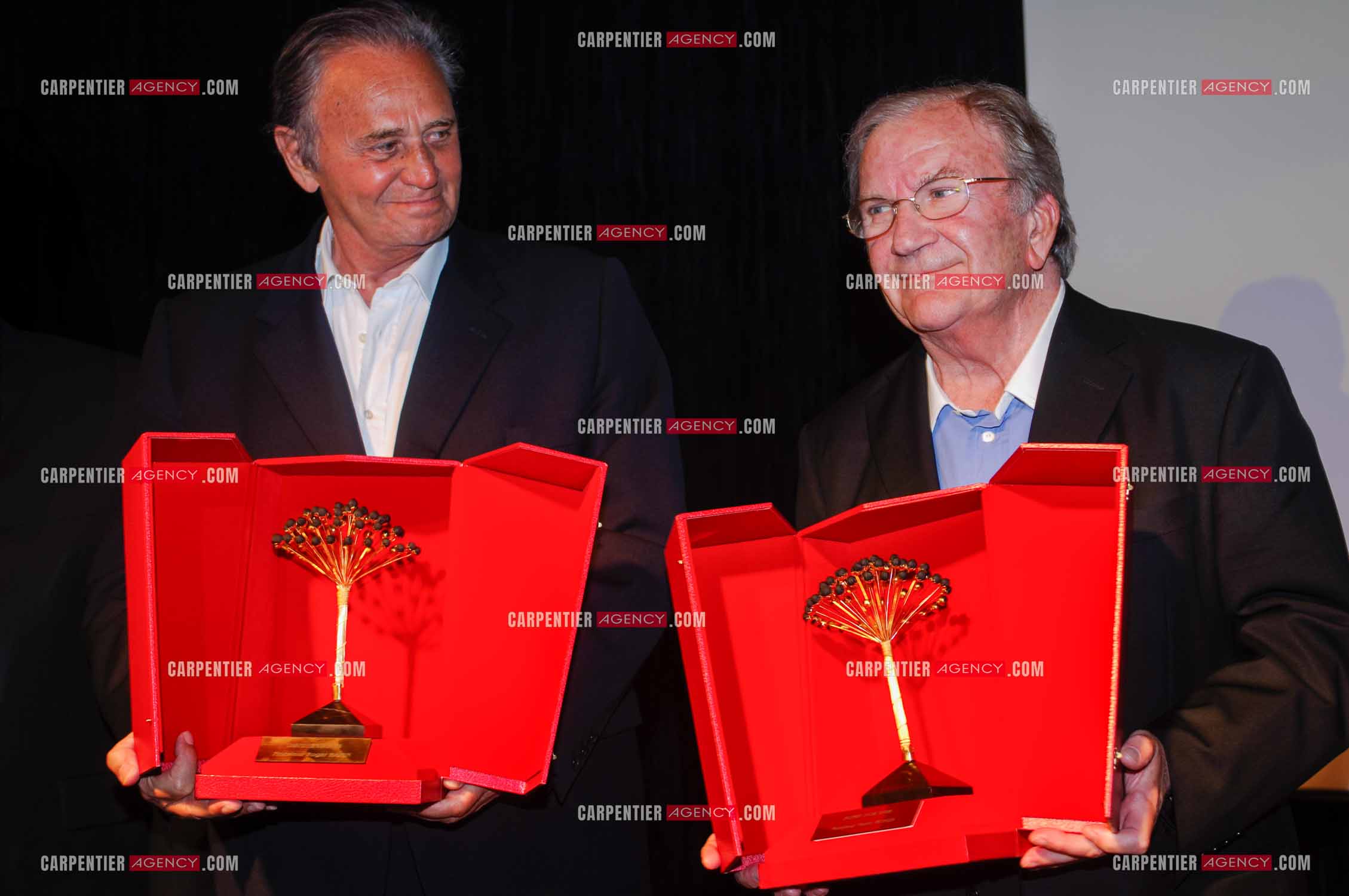 Festival du film à l'hôtel Yadis à Djerba en Tunisie du 28 au 30 Avril 2006. Les acteurs Roger Hanin et Pierre Mondy reçoivent le Jasmin d'or.