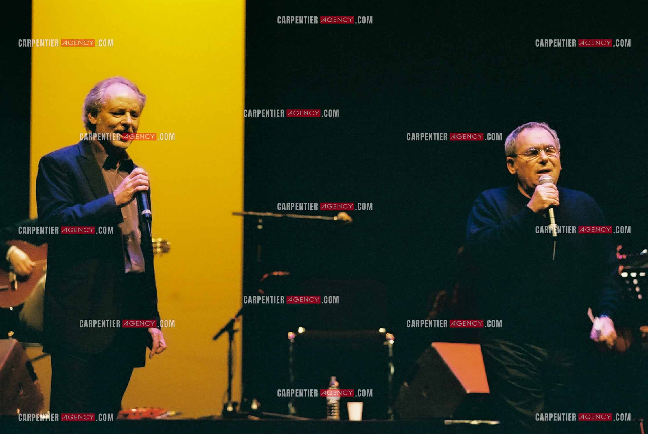 Concert organisé à l'Olympia autour de la guitare. Duo entre Maxime Le Forestier et Claude Nougaro.  ( Exclusif )