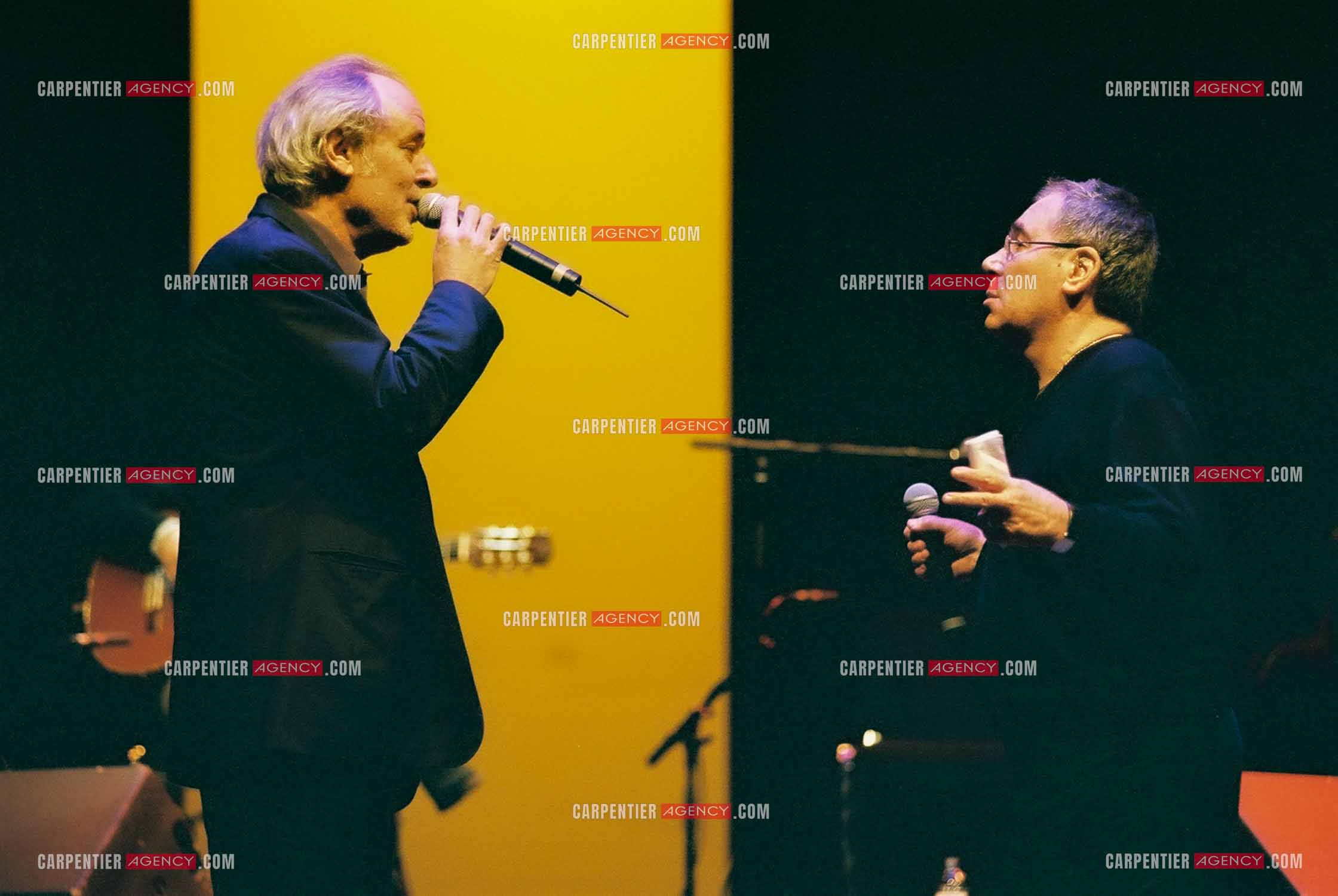 Concert organisé à l'Olympia autour de la guitare. Duo entre Maxime Le Forestier et Claude Nougaro.  ( Exclusif )