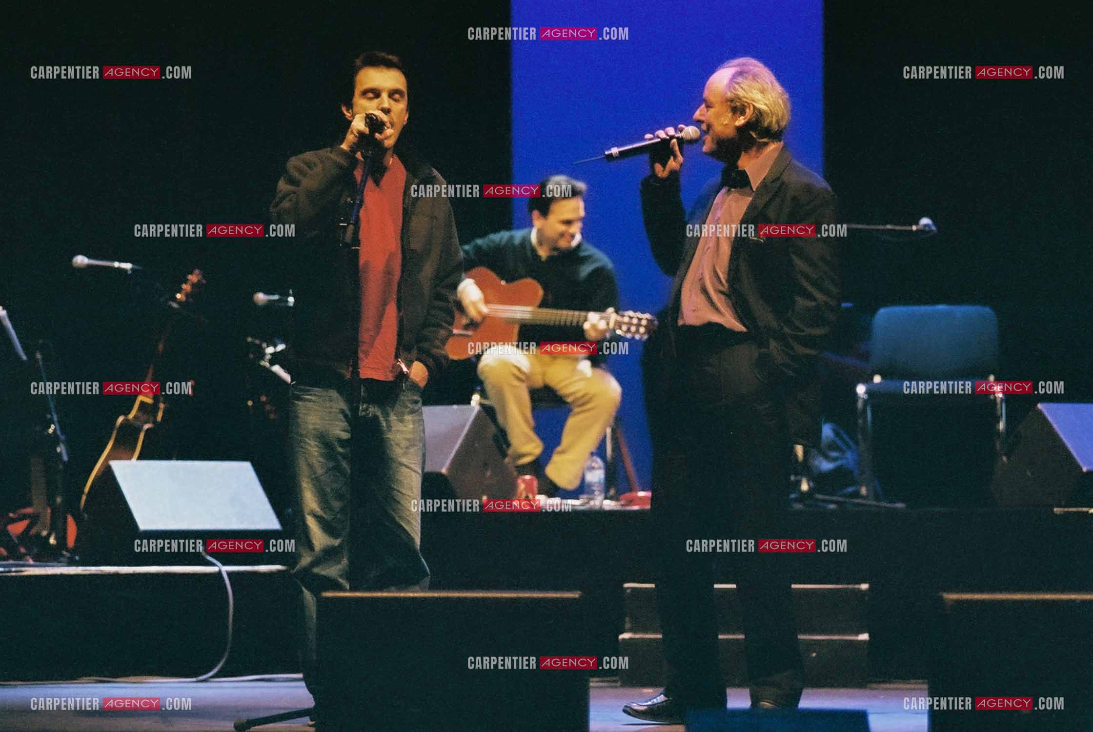 Concert organisé à l'Olympia autour de la guitare. Gérald de Palmas en duo avec Maxime Le Forestier.  ( Exclusif )