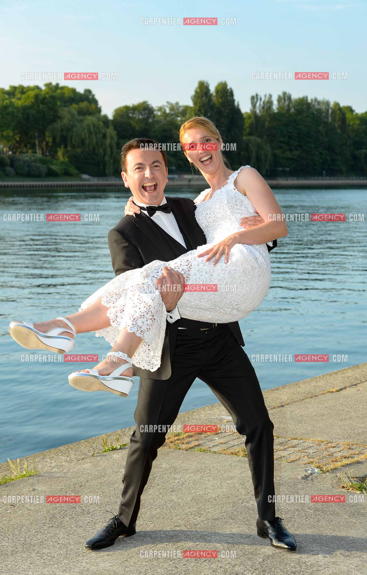 Suite du Mariage entre Claire Voyard et l'humoriste imitateur Gérald Dahan à bord d'une péniche sur les quais de Seine pour une réception entre la famille et les amis.      ( Exclusif )