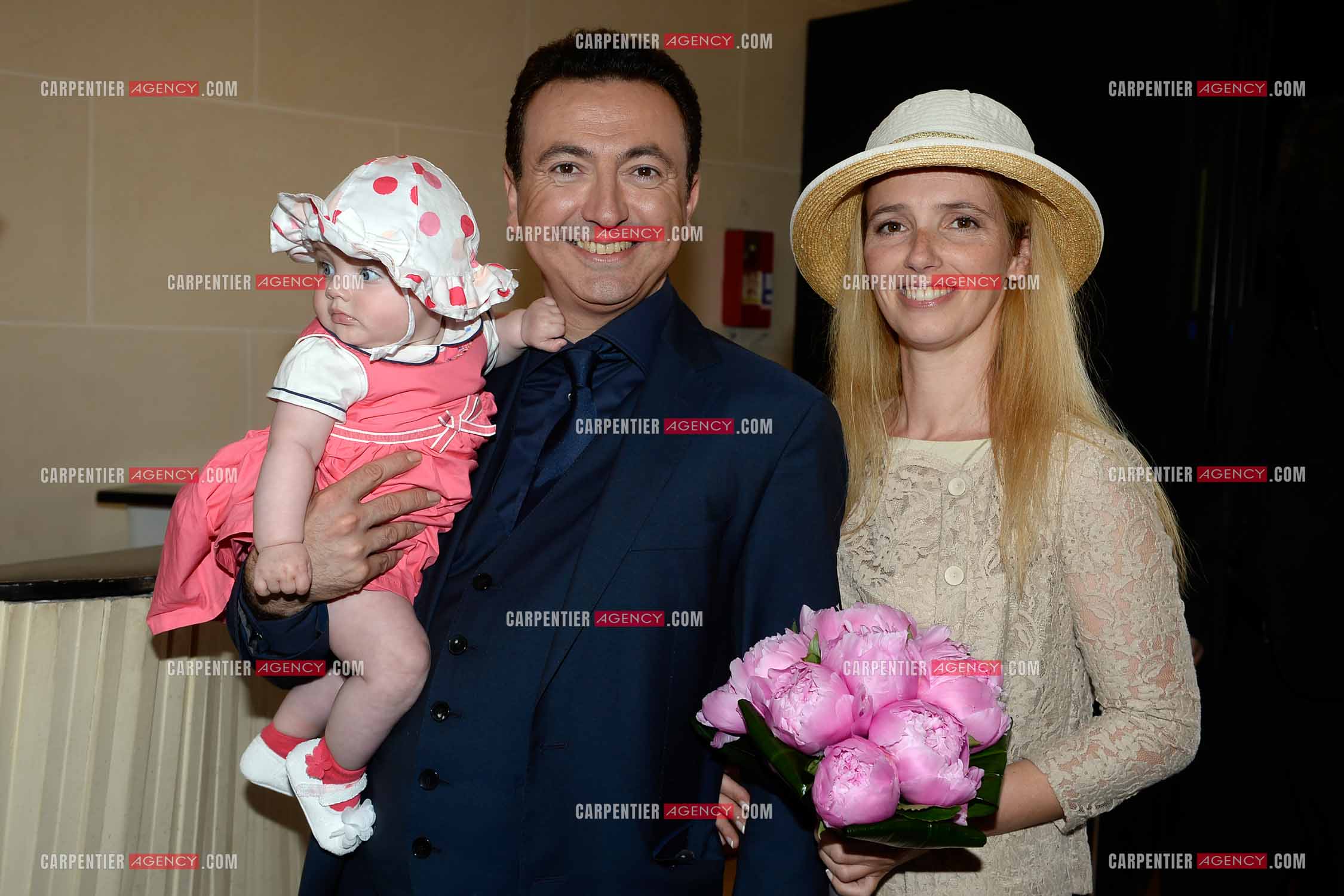 Mariage entre Claire Voyard et l'humoriste imitateur Gérald Dahan à la mairie de St Ouen  Le 12Juin 2015.      ( Exclusif )