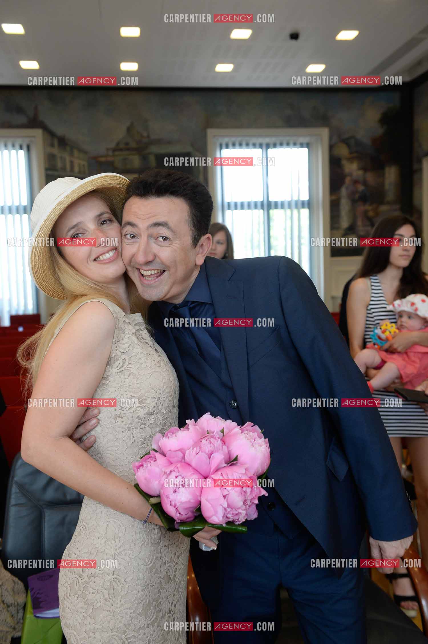 Mariage entre Claire Voyard et l'humoriste imitateur Gérald Dahan à la mairie de St Ouen  Le 12Juin 2015.      ( Exclusif )