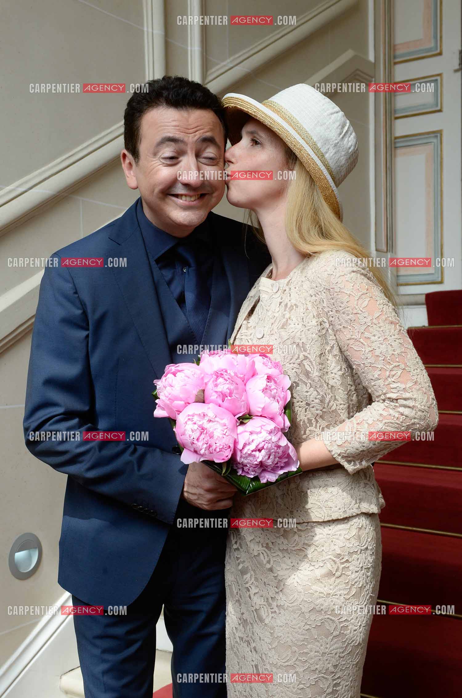 Mariage entre Claire Voyard et l'humoriste imitateur Gérald Dahan à la mairie de St Ouen  Le 12Juin 2015.      ( Exclusif )