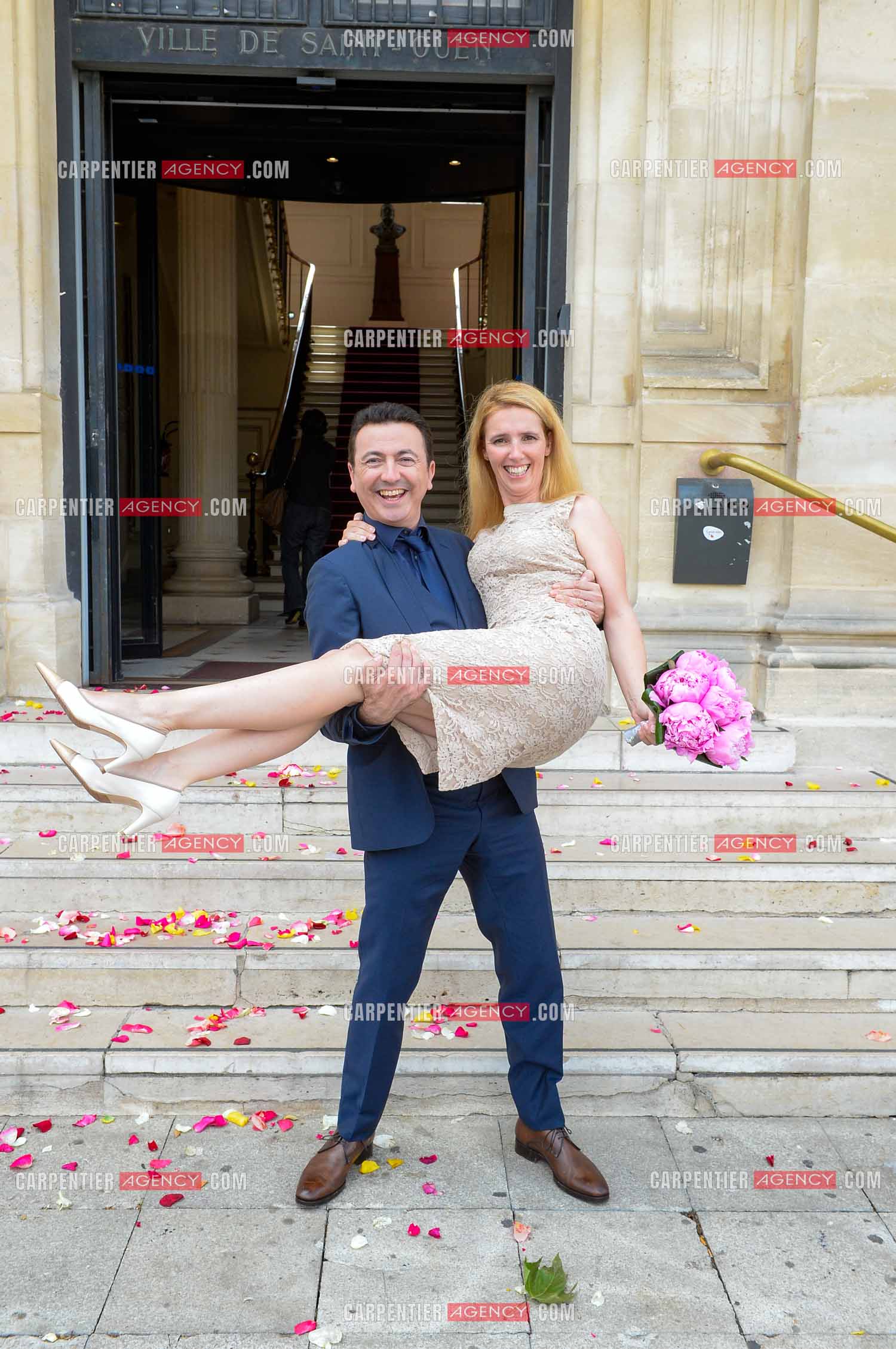Mariage entre Claire Voyard et l'humoriste imitateur Gérald Dahan à la mairie de St Ouen  Le 12Juin 2015.      ( Exclusif )