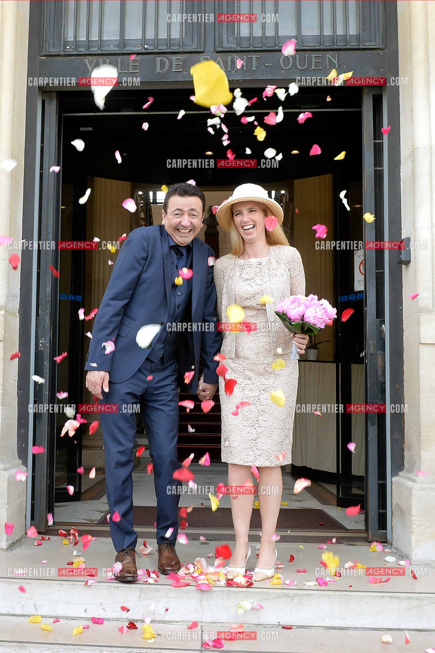 Mariage entre Claire Voyard et l'humoriste imitateur Gérald Dahan à la mairie de St Ouen  Le 12Juin 2015.      ( Exclusif )