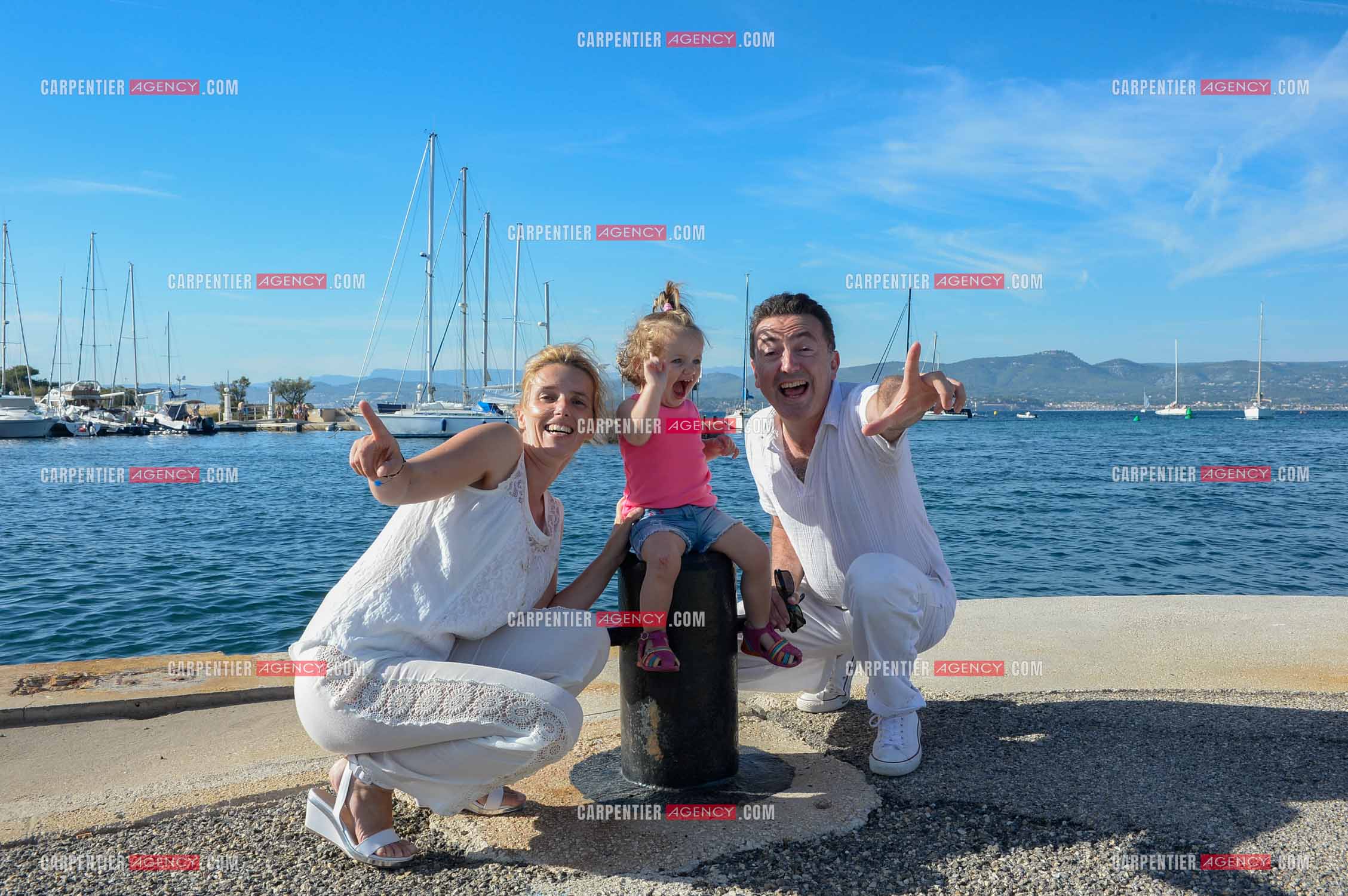 L'humoriste imitateur Gérald Dahan lors de ses vacances en famille avec sa femme Claire et leur fille Elisa sur L'île des Embiez dans le Var.    ( Exclusif )