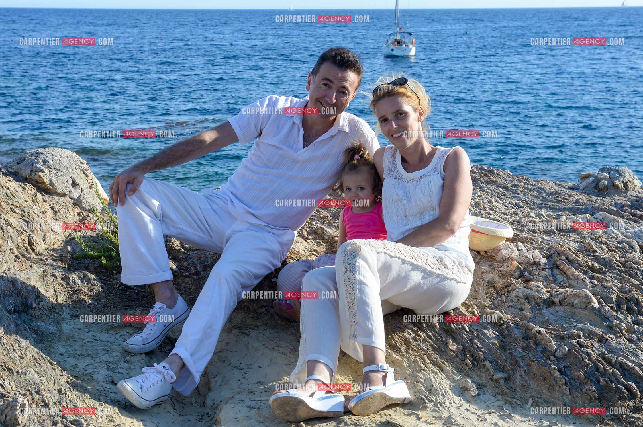 L'humoriste imitateur Gérald Dahan lors de ses vacances en famille avec sa femme Claire et leur fille Elisa sur L'île des Embiez dans le Var.    ( Exclusif )