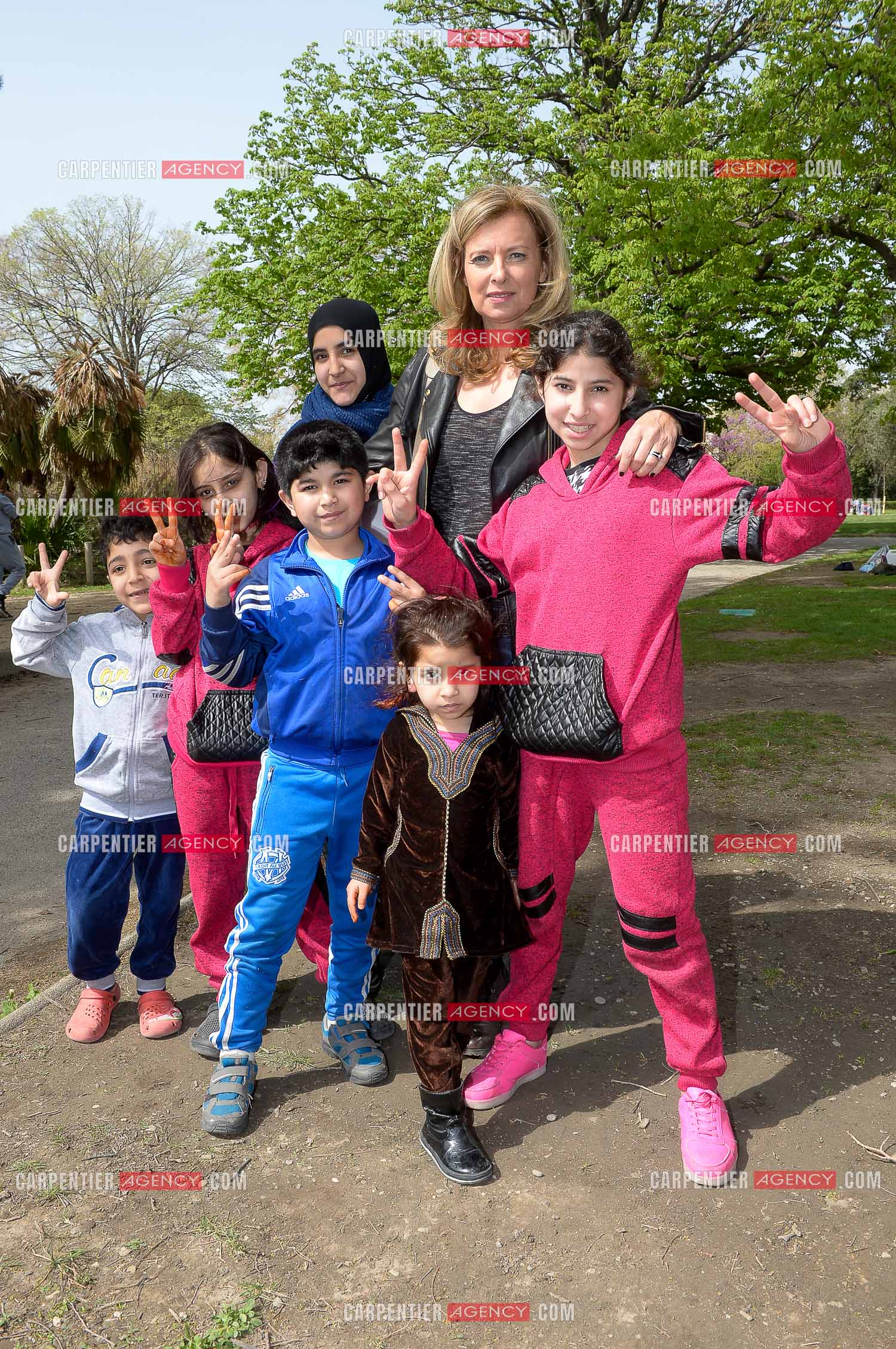 Valérie Trierweiler fait la chasse aux œufs de Pâques solidaire du secours Pop 13. Valérie a passé toute l'après-midi auprès des enfants du Secours Pop à Marseille au Parc Longchamp.